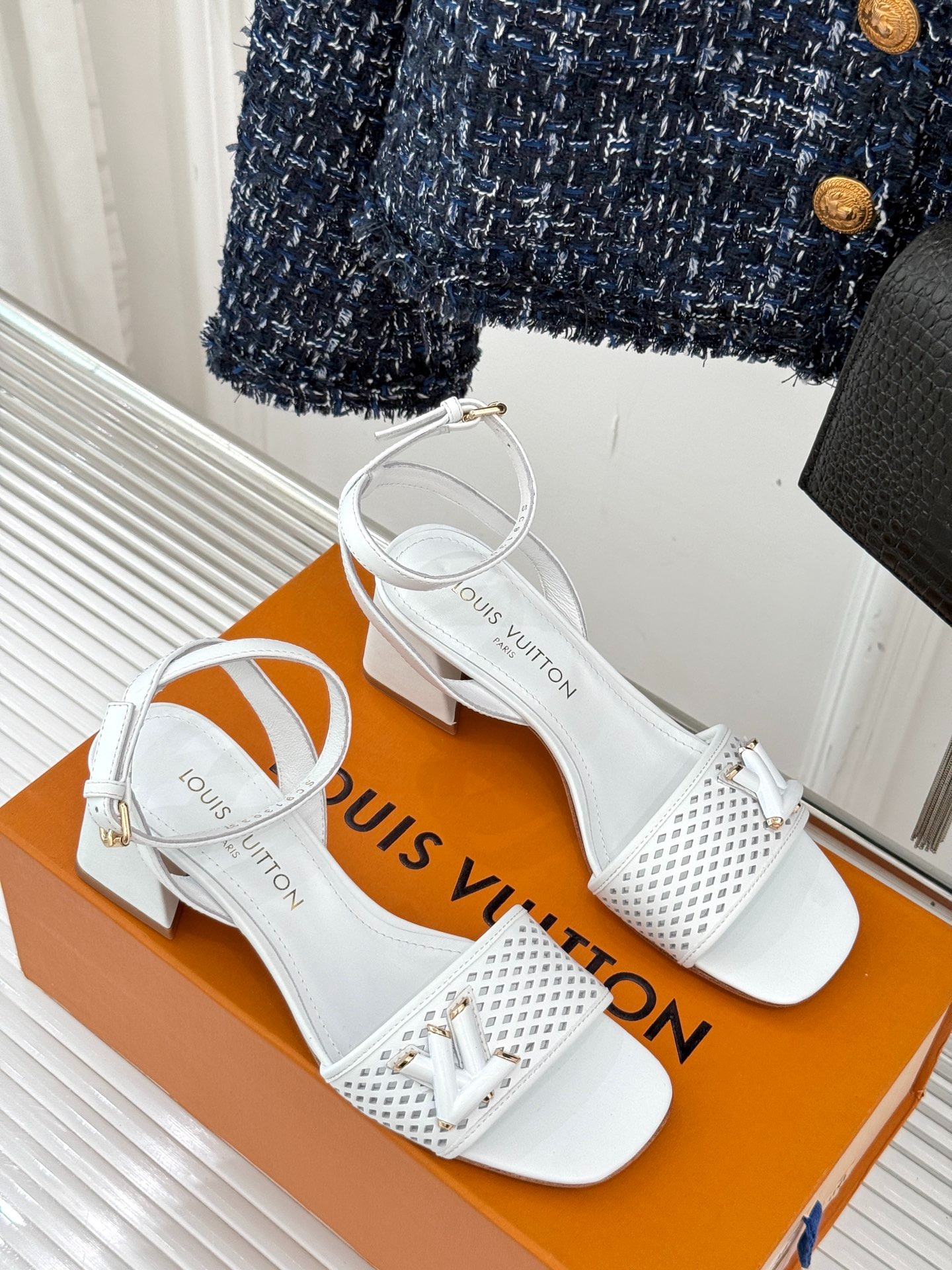 루이비통 클래식 봄여름 신상 하이힐 샌들