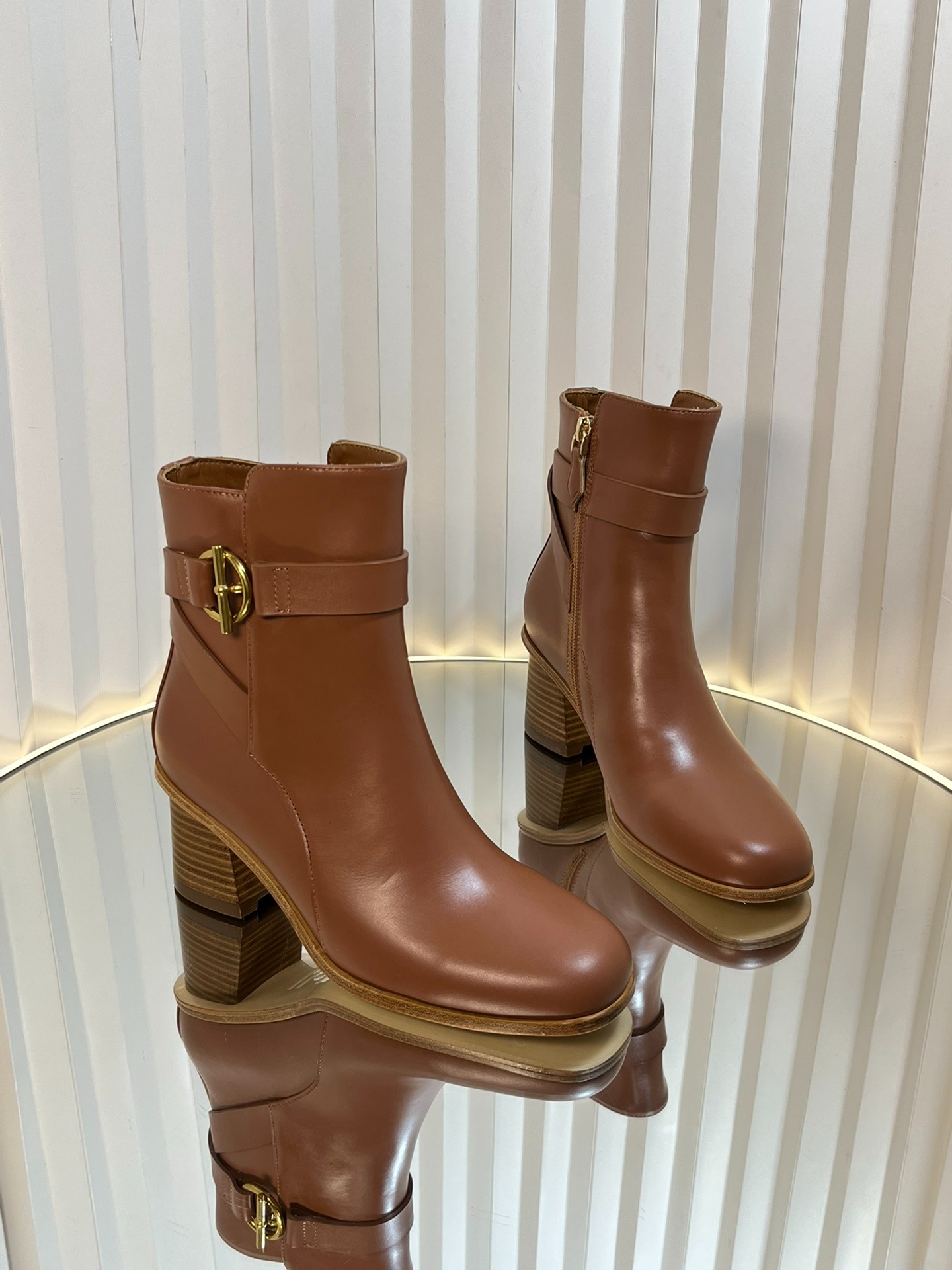 에르메스 가죽 앵클 부츠