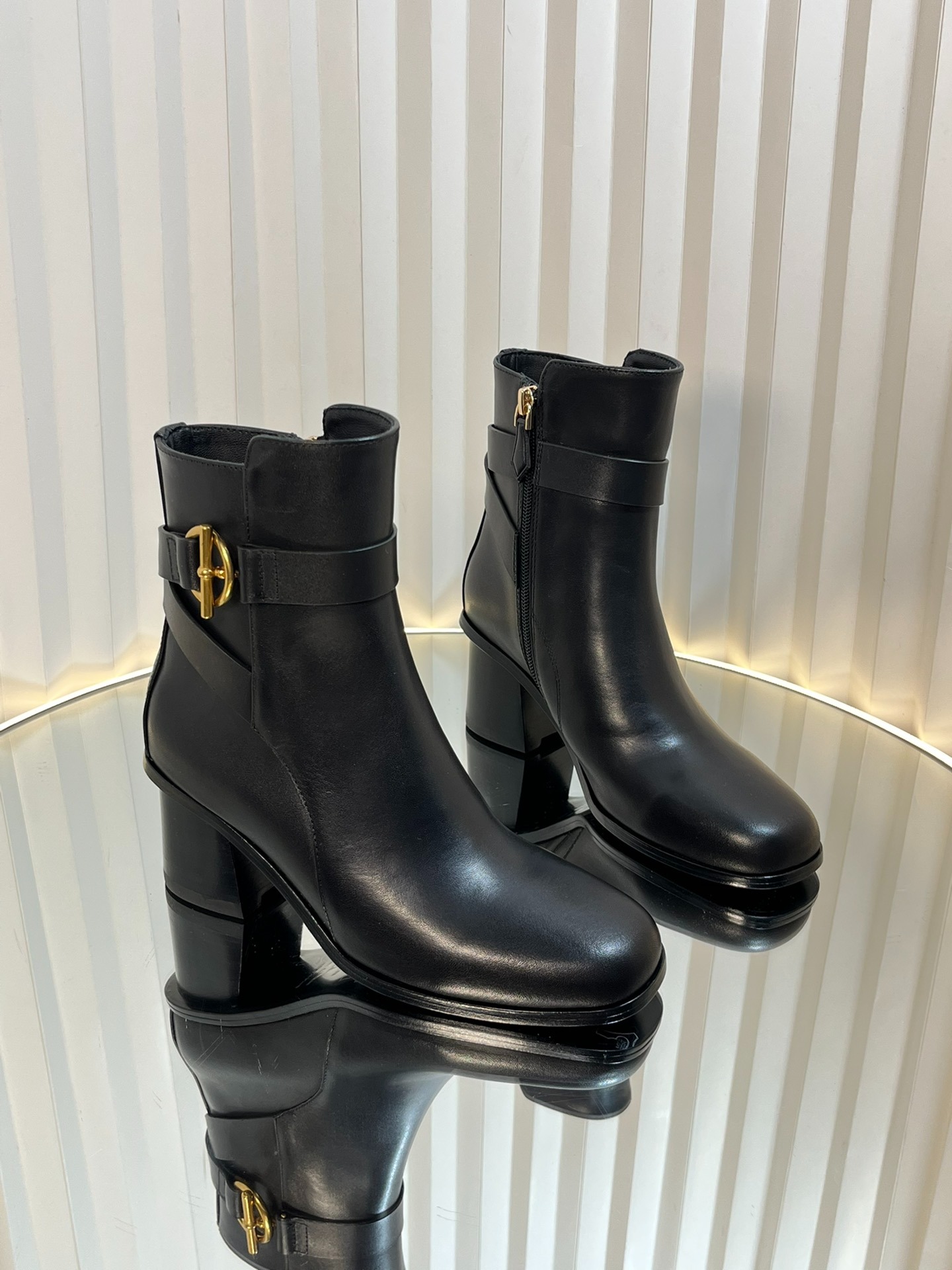 에르메스 가죽 앵클 부츠