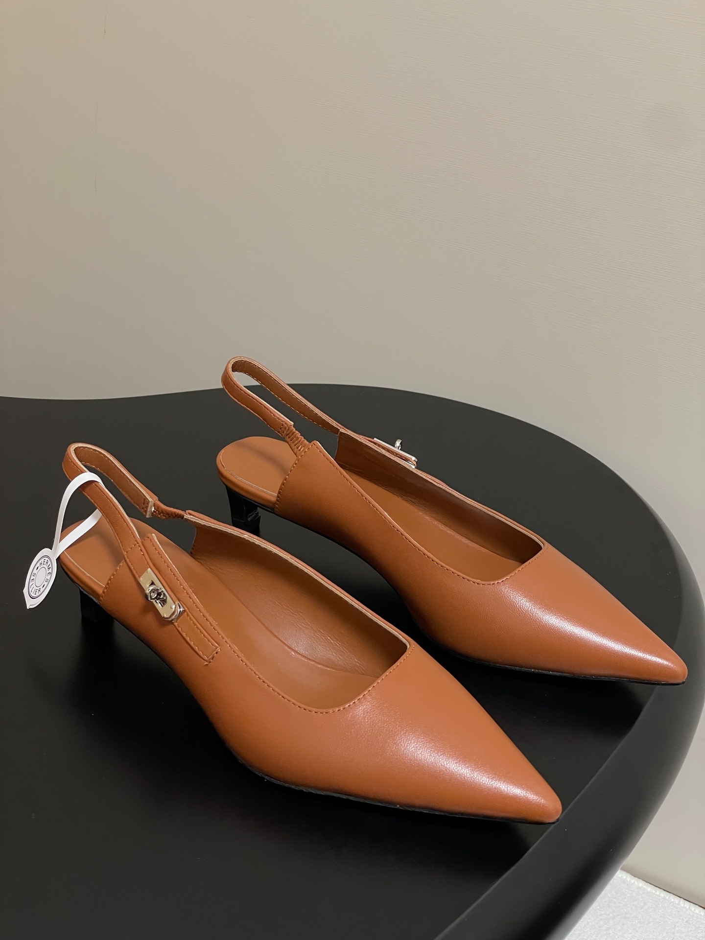 에르메스 25s봄여름 신상 버클힐 샌들