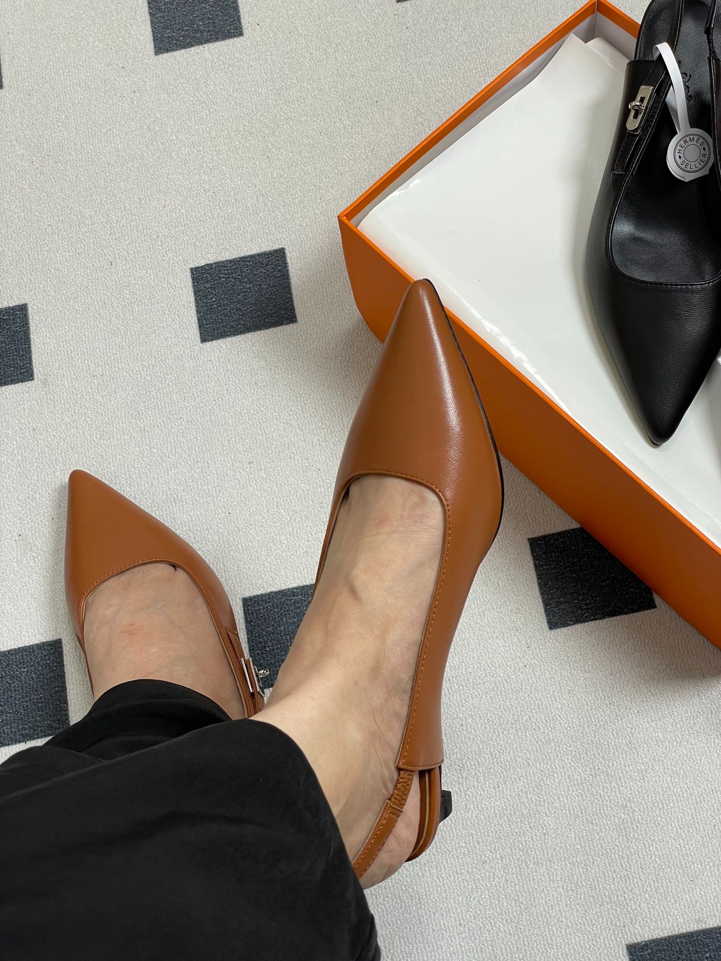 에르메스 25s봄여름 신상 버클힐 샌들