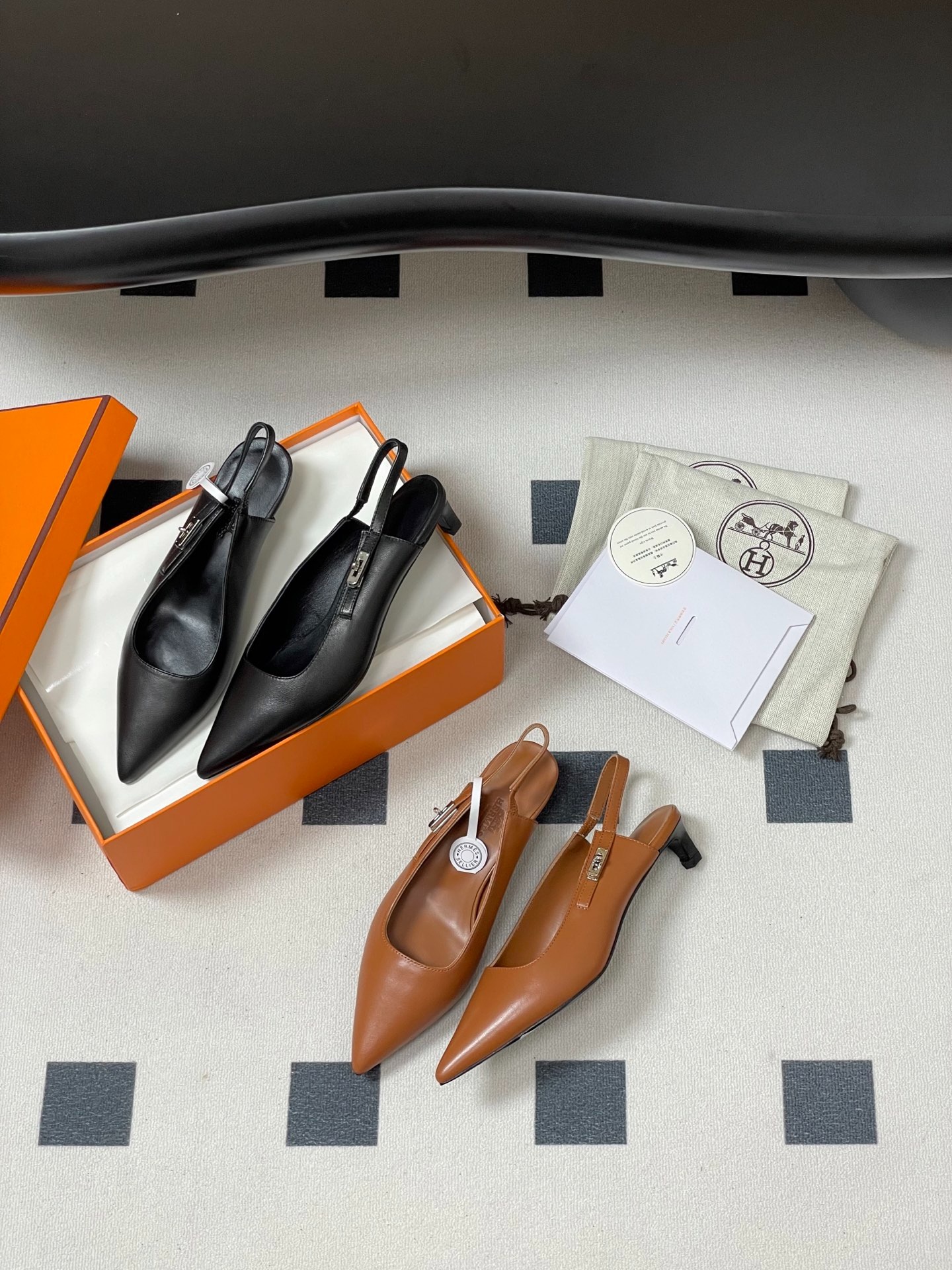 에르메스 25s봄여름 신상 버클힐 샌들