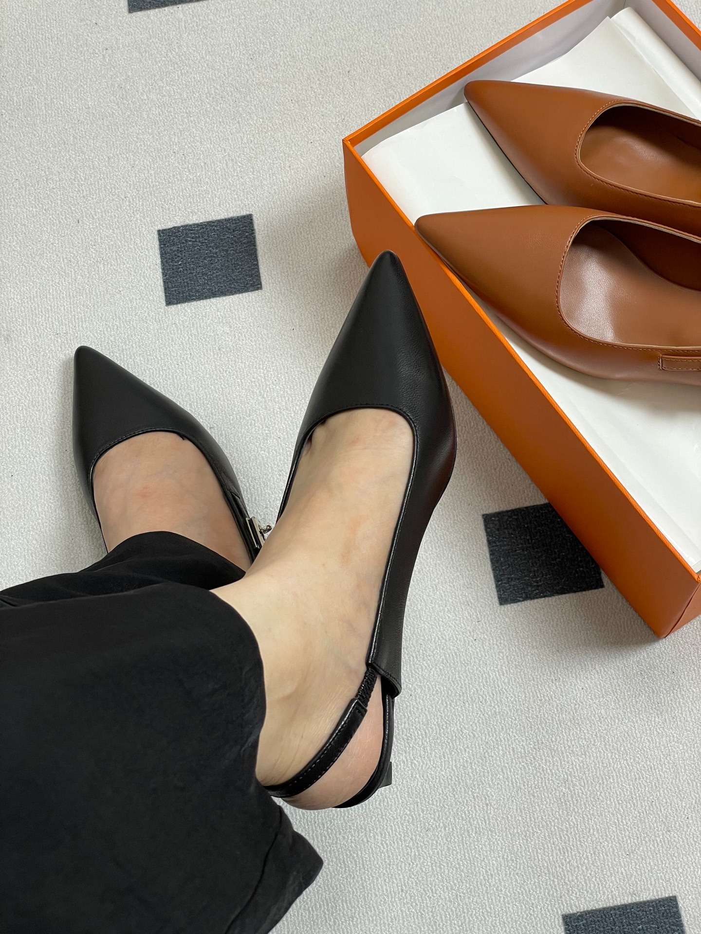 에르메스 25s봄여름 신상 버클힐 샌들