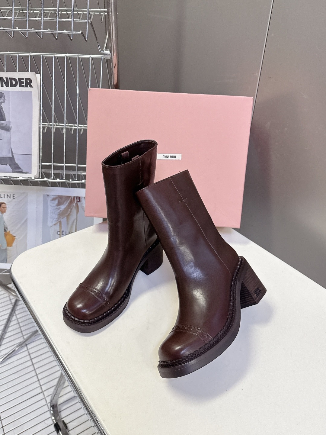 미우미우 신상 빈티지 가죽 부츠