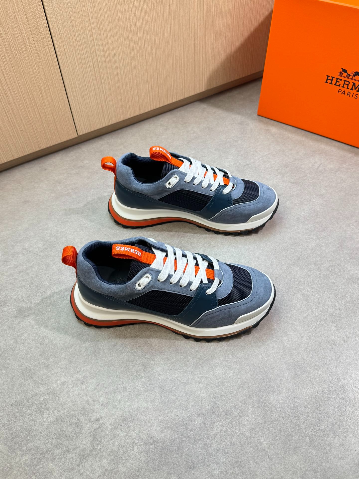 에르메스 오리지널 스니커즈