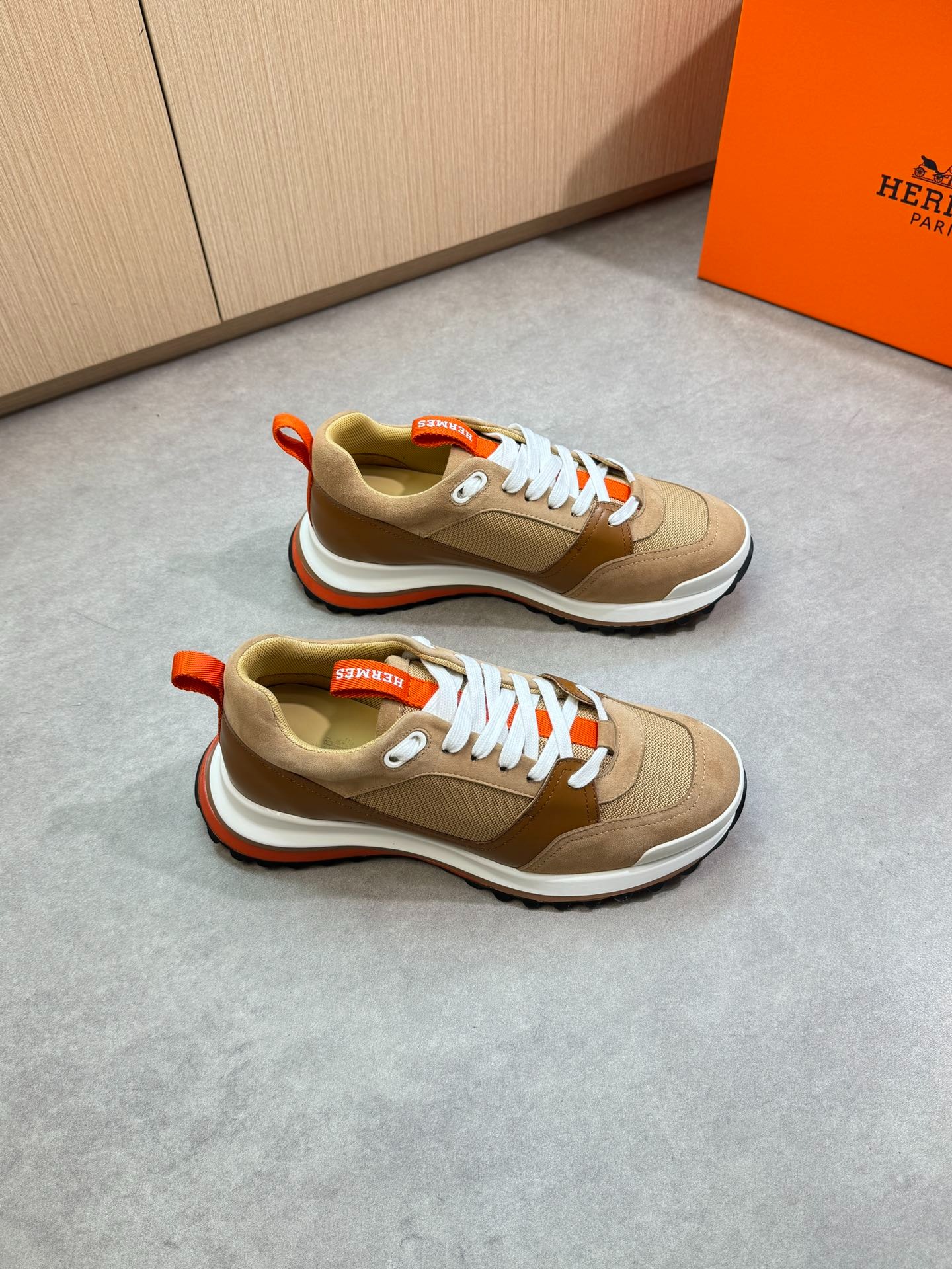 에르메스 오리지널 스니커즈