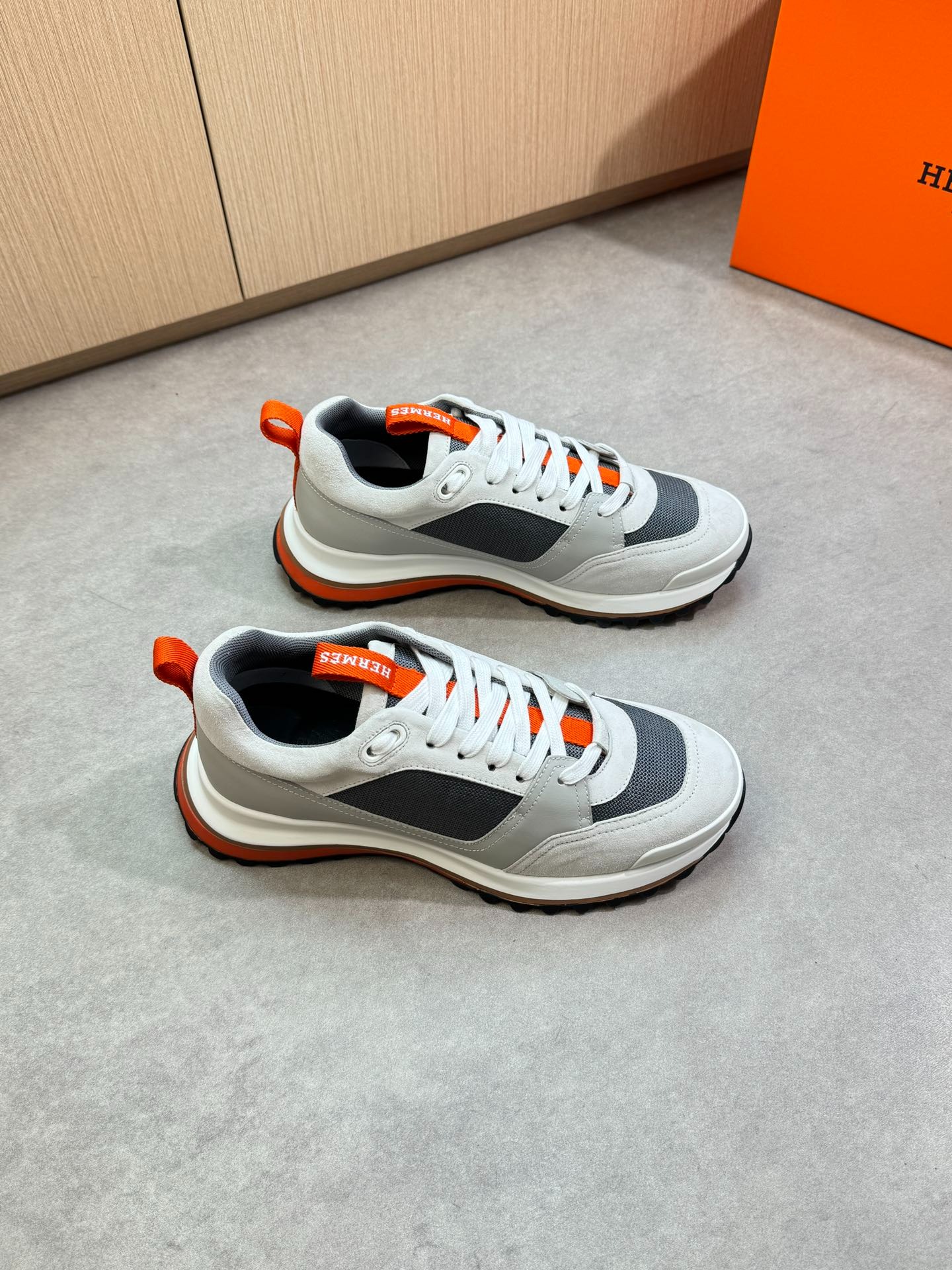 에르메스 오리지널 스니커즈