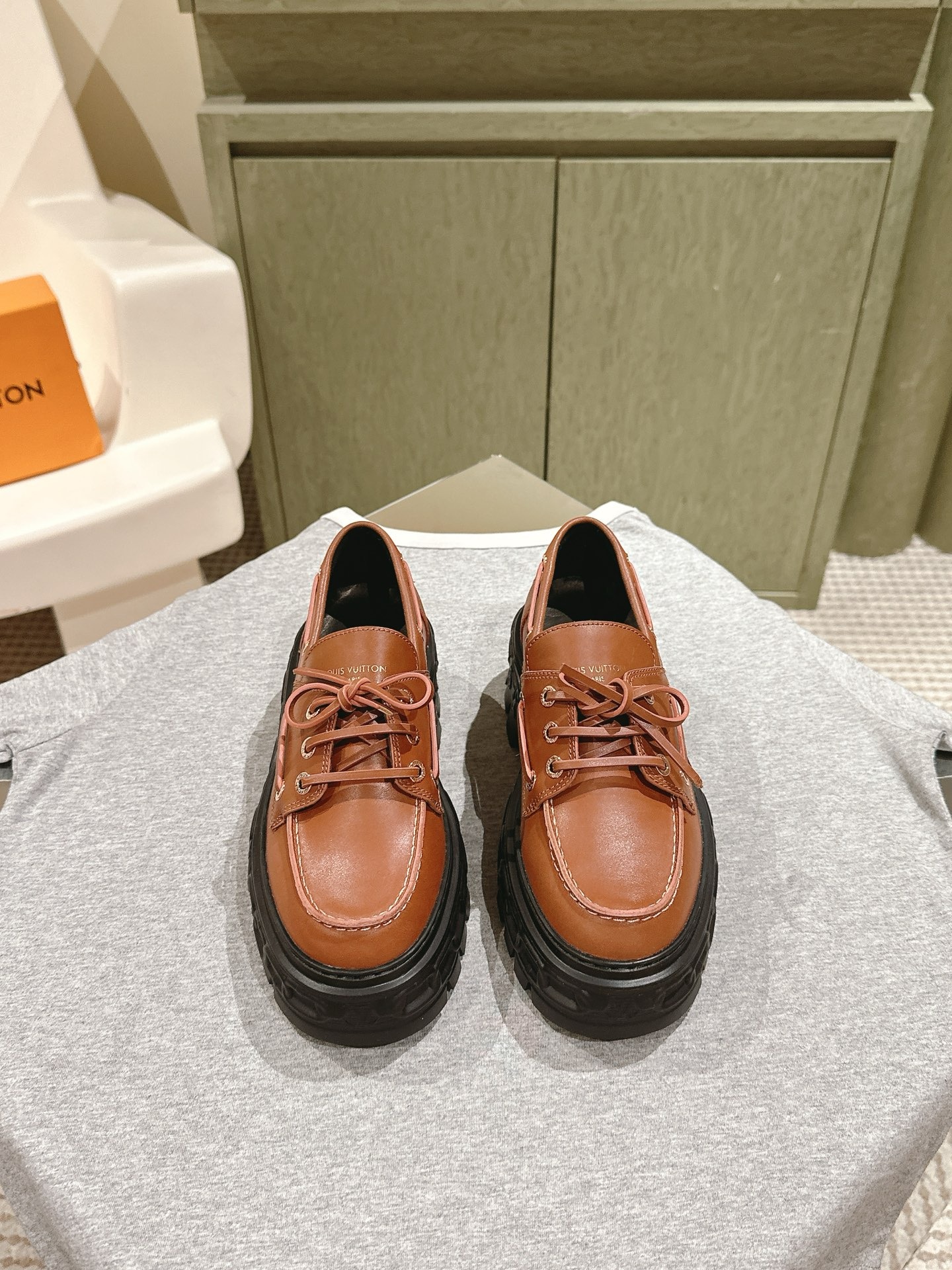 루이비통 신상 통굽 로퍼