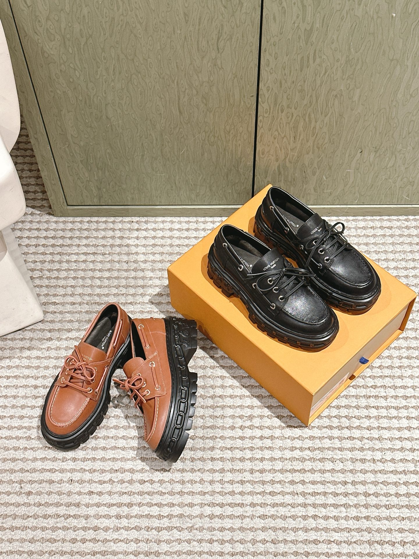 루이비통 신상 통굽 로퍼