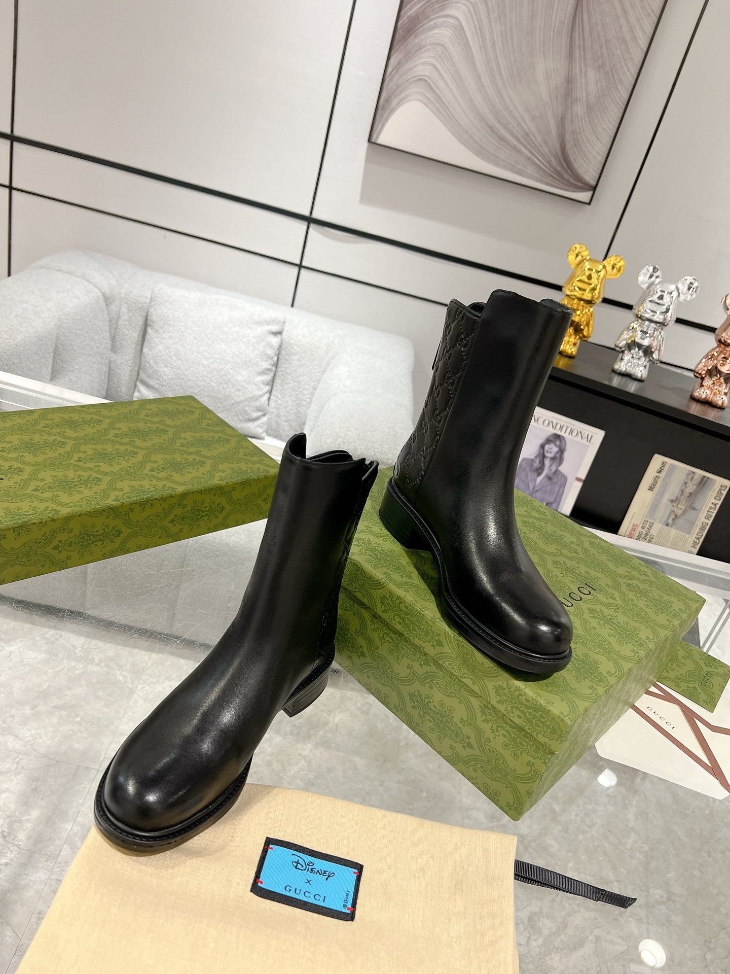 구찌 클래식 소가죽 엠보싱 부츠