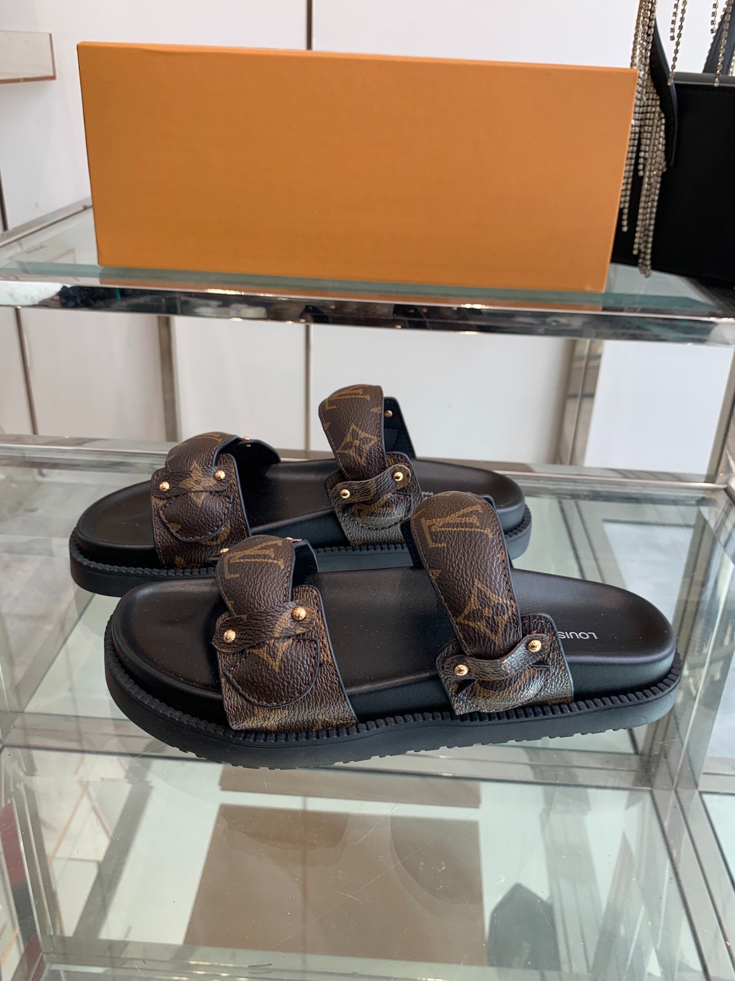 루이비통 2025ss 봄여름 신상 샌들