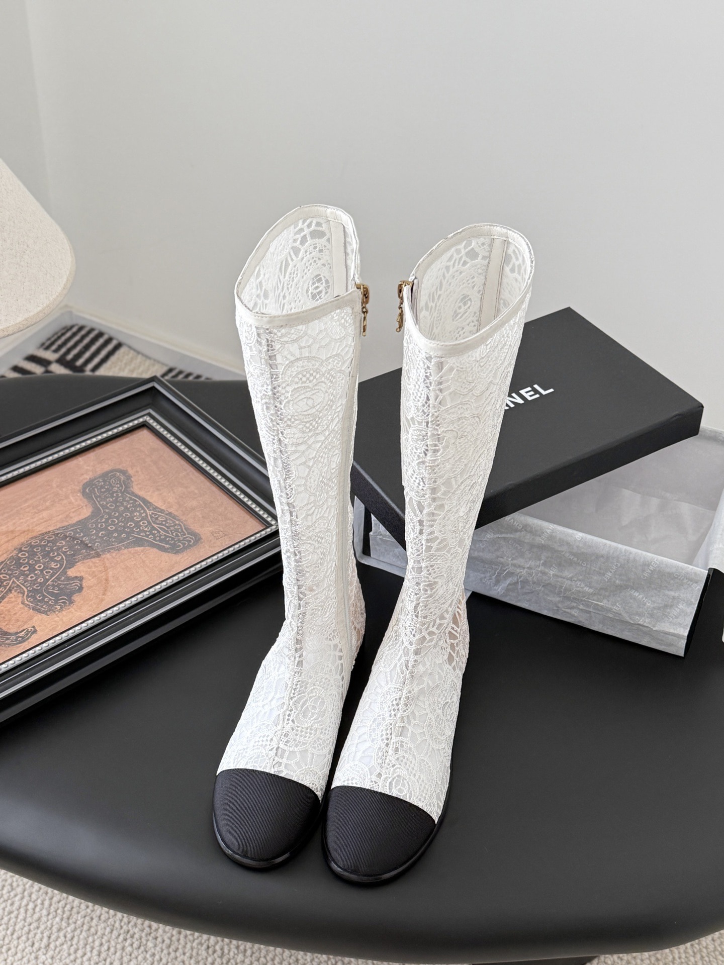 샤넬 25K 추동 신상 망사자수 앵클부츠