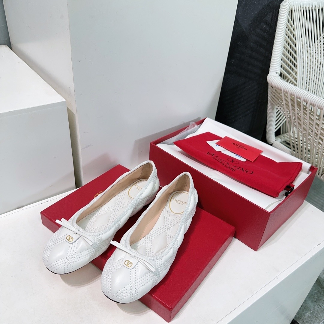 발렌티노 25 봄여름 최신 플랫 슈즈