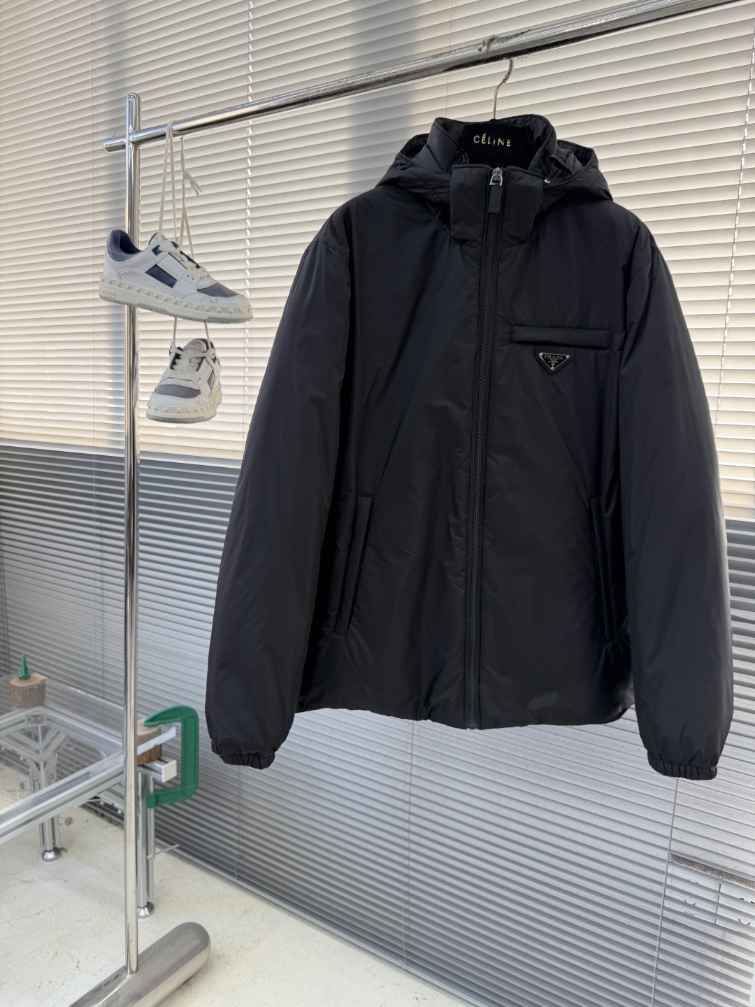 프라다 클래식 후드 다운점퍼