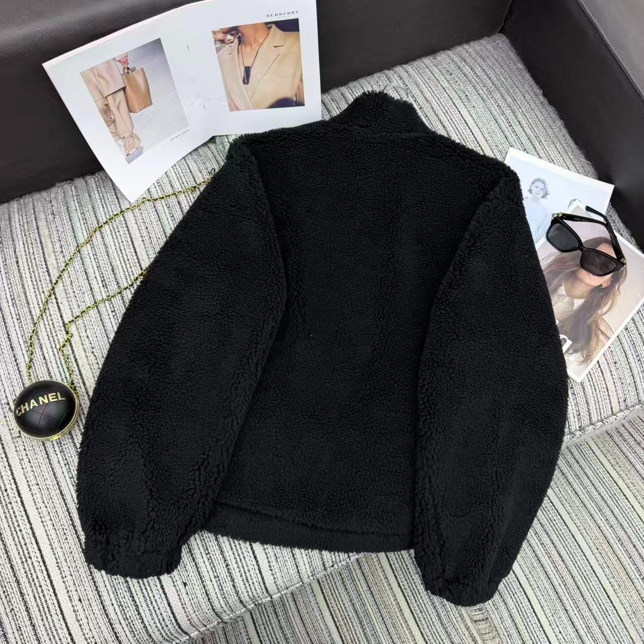 발렌시아가 신상 하이넥 스웨이드 점퍼