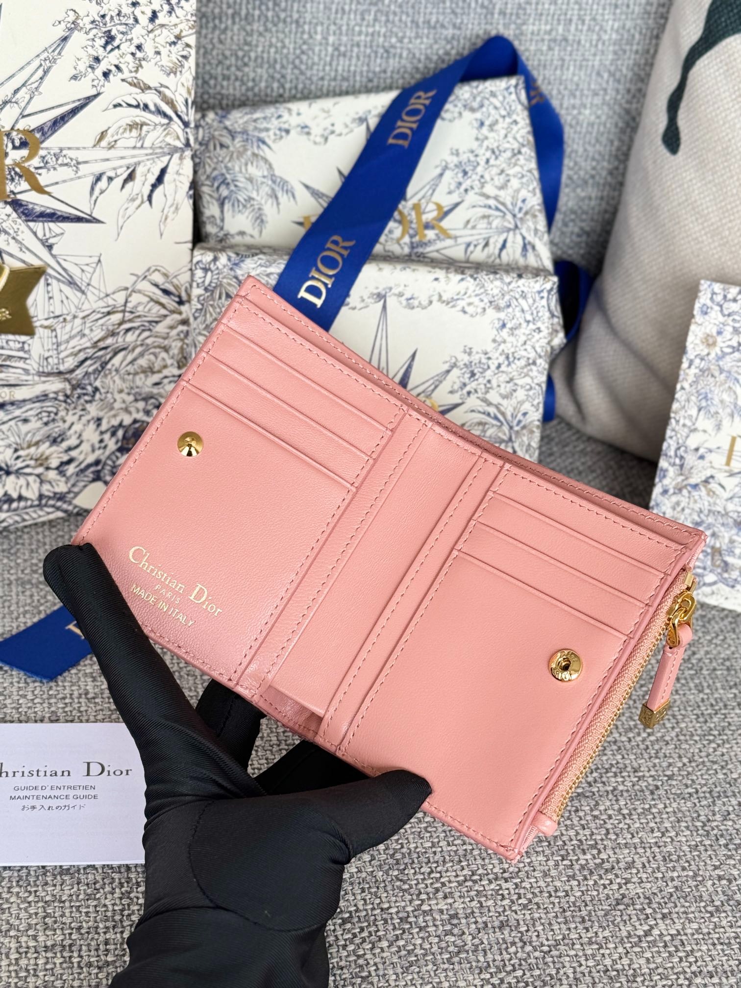 디올 Freesia 반지갑