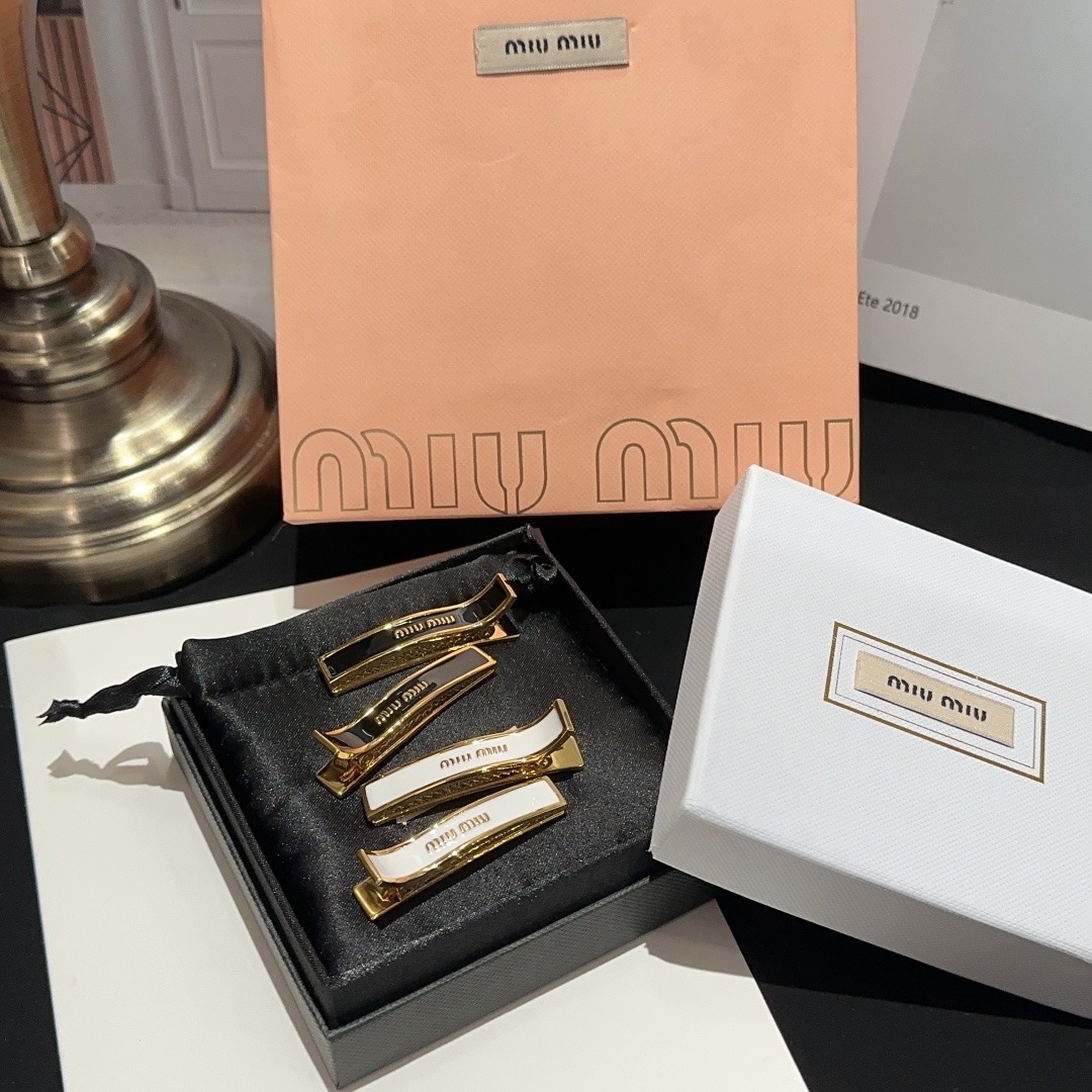 미우미우 흑백 투톤 헤어핀