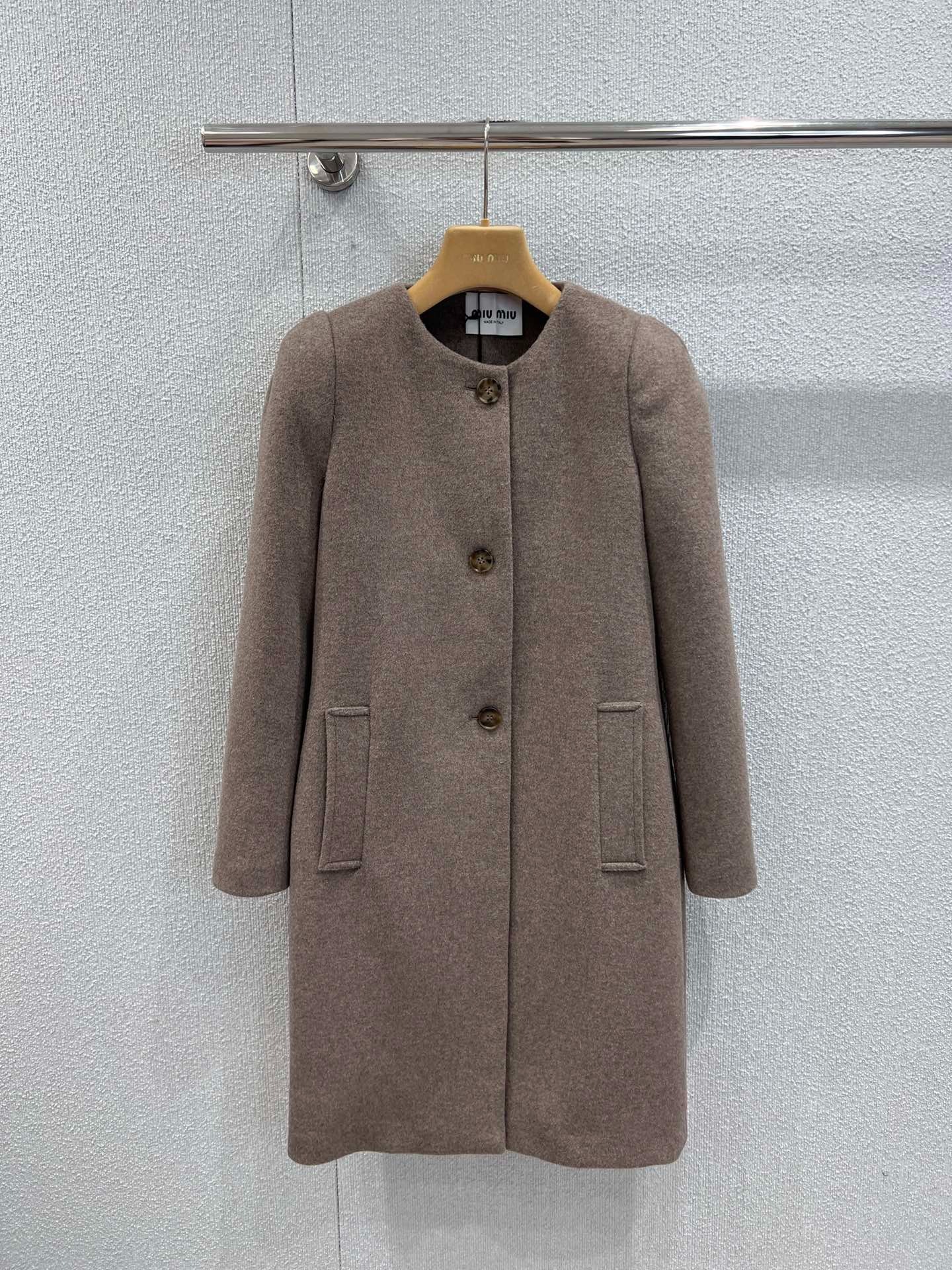 미우미우 25FW 신상 라운드 모직 코트