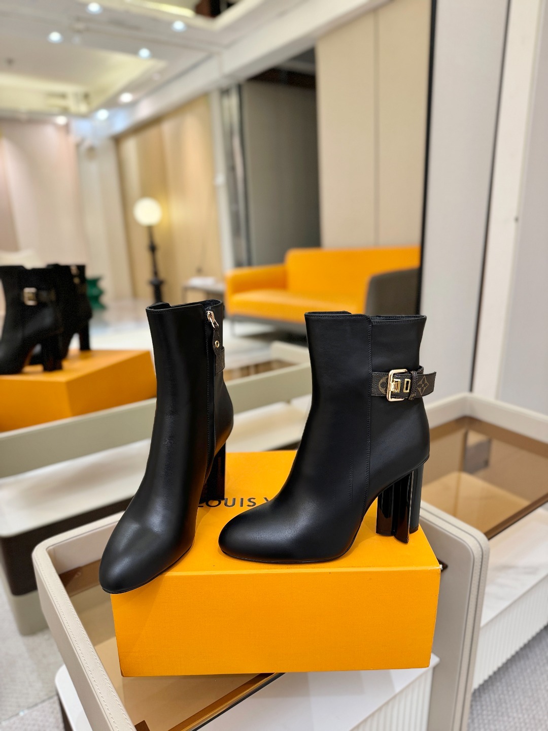 루이비통 베를린 오픈 토 앵클 부츠