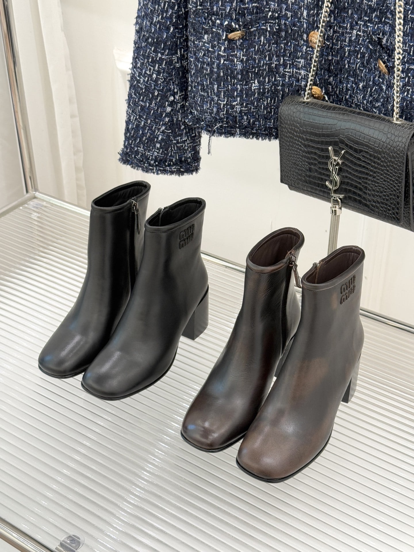 미우미우 25WF 신상 빈티지 앵클부츠