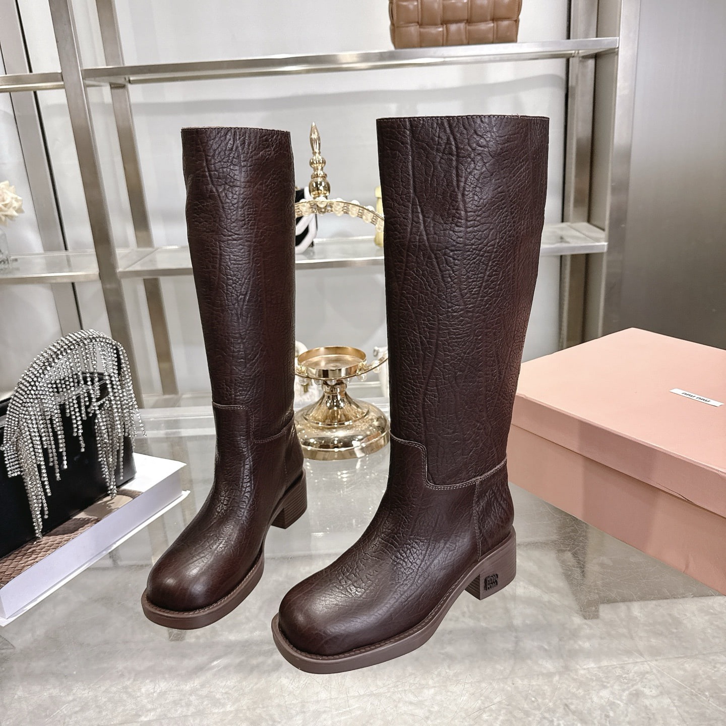 미우미우 앵클 가죽 부츠