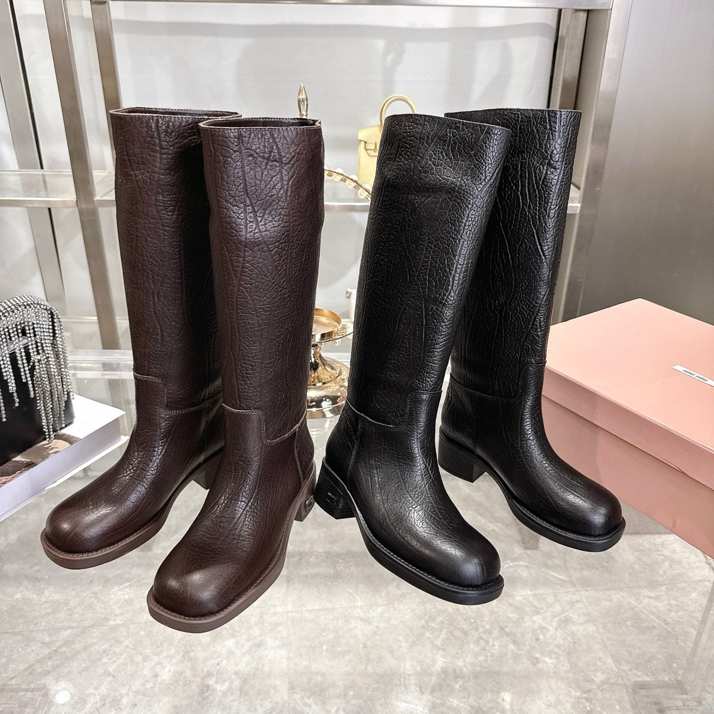 미우미우 앵클 가죽 부츠