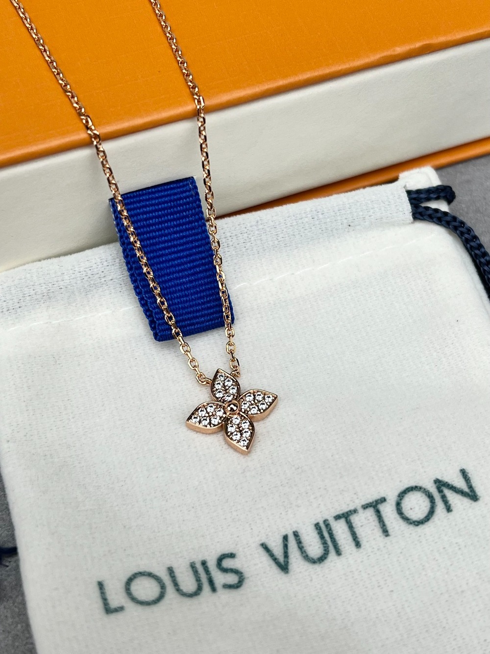 루이비통 LV blossom 목걸이