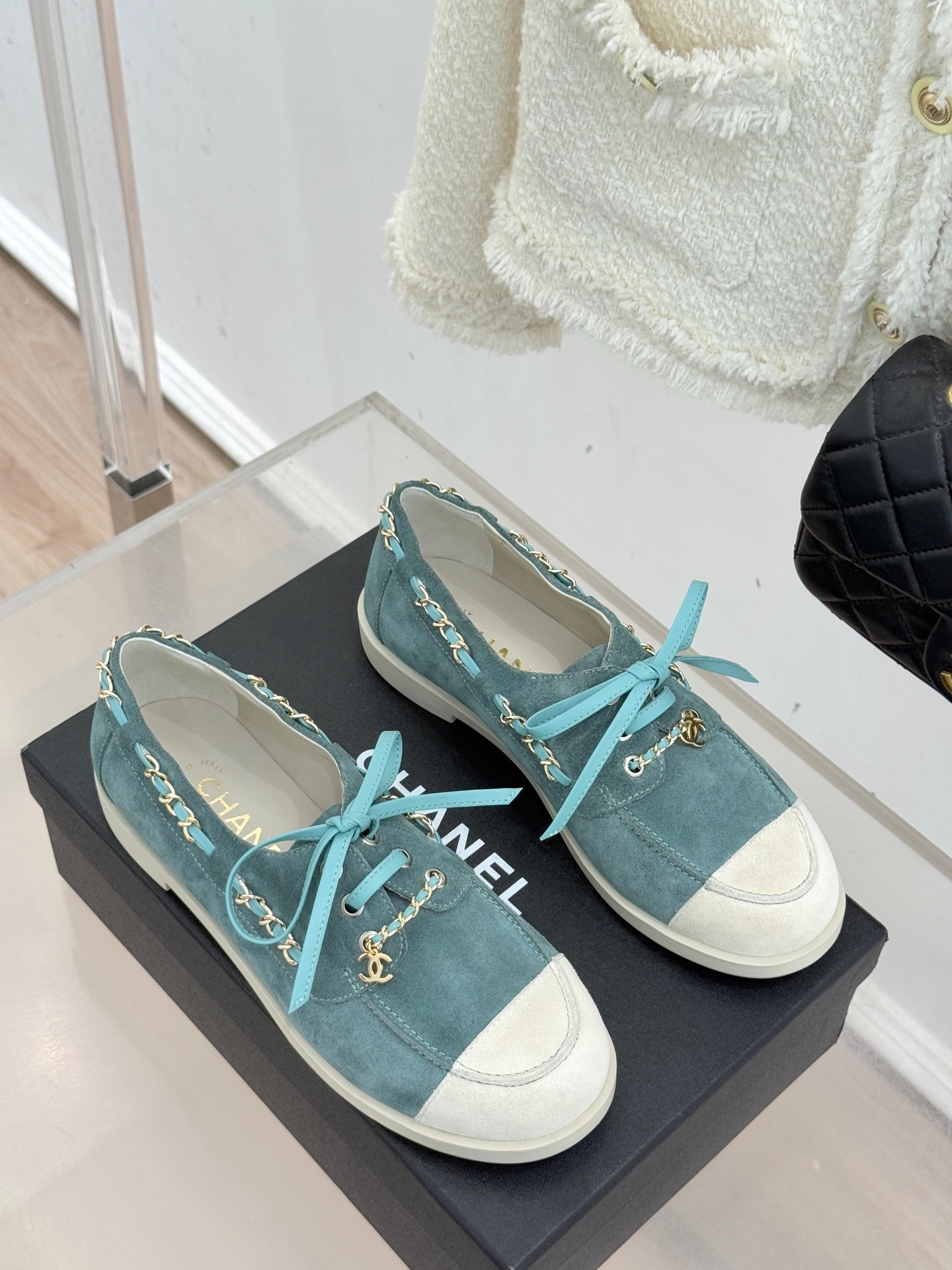 샤넬 신상 배색 더블 C 체인 로퍼