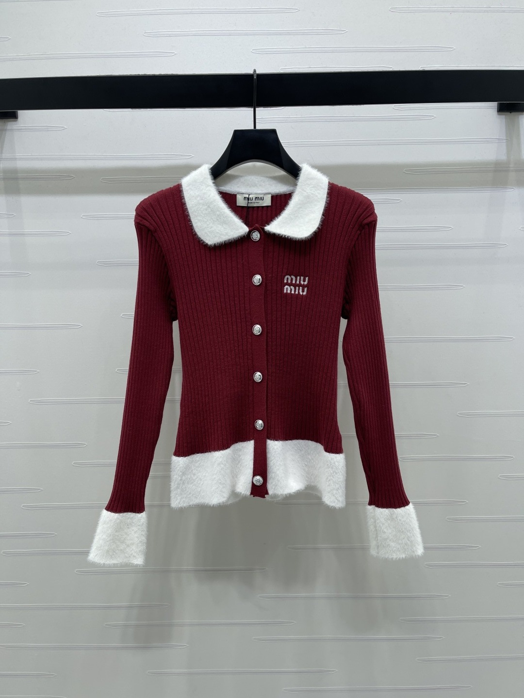 미우미우 26 봄 신상 터틀넥 긴팔 가디건