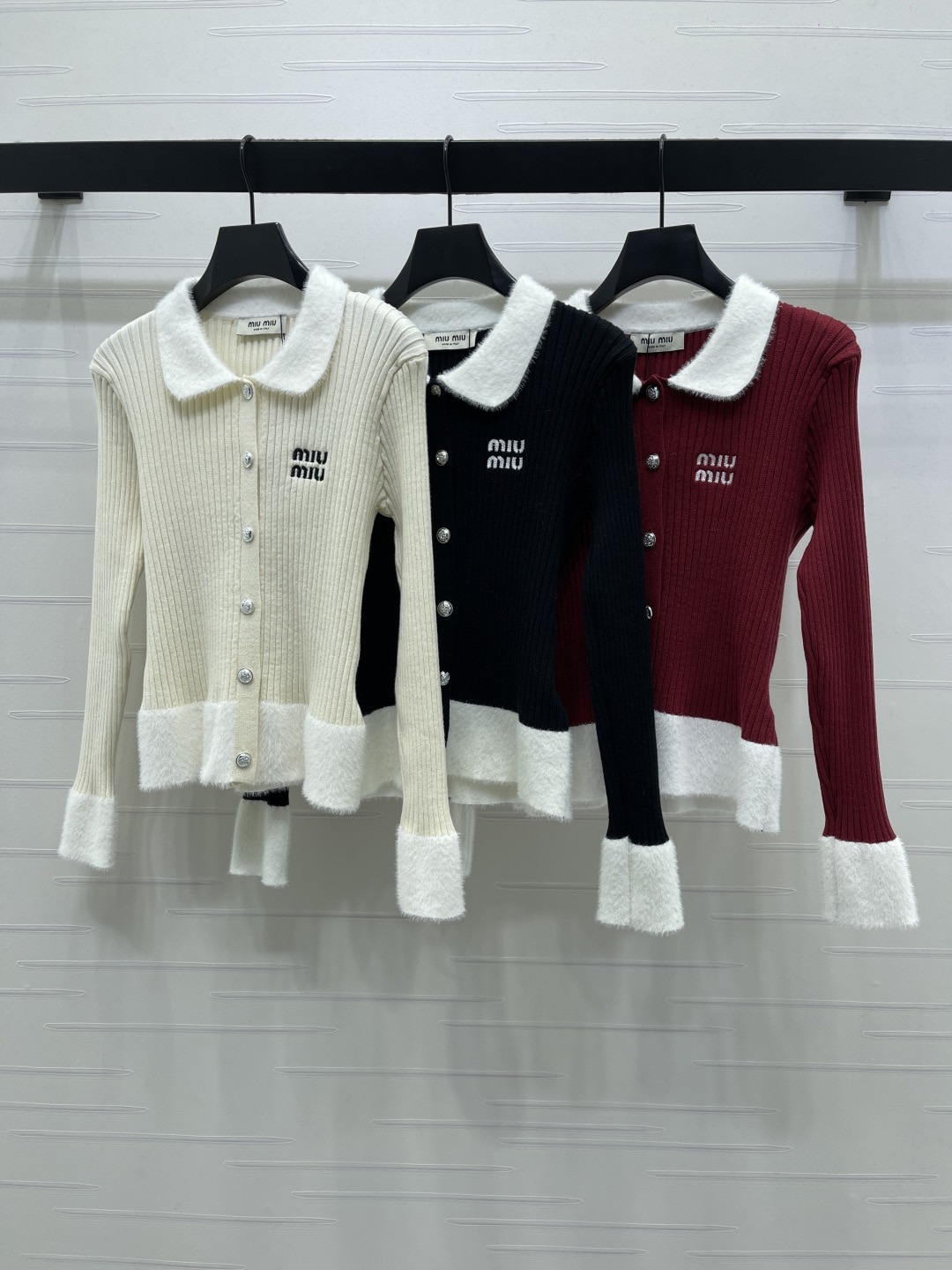 미우미우 26 봄 신상 터틀넥 긴팔 가디건