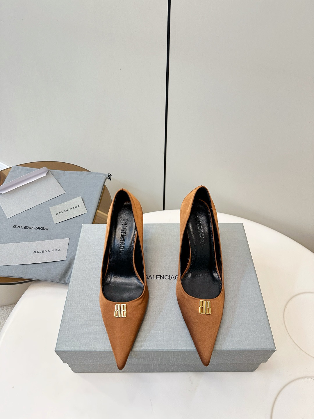 발렌시아가 시그니처 버클 힐