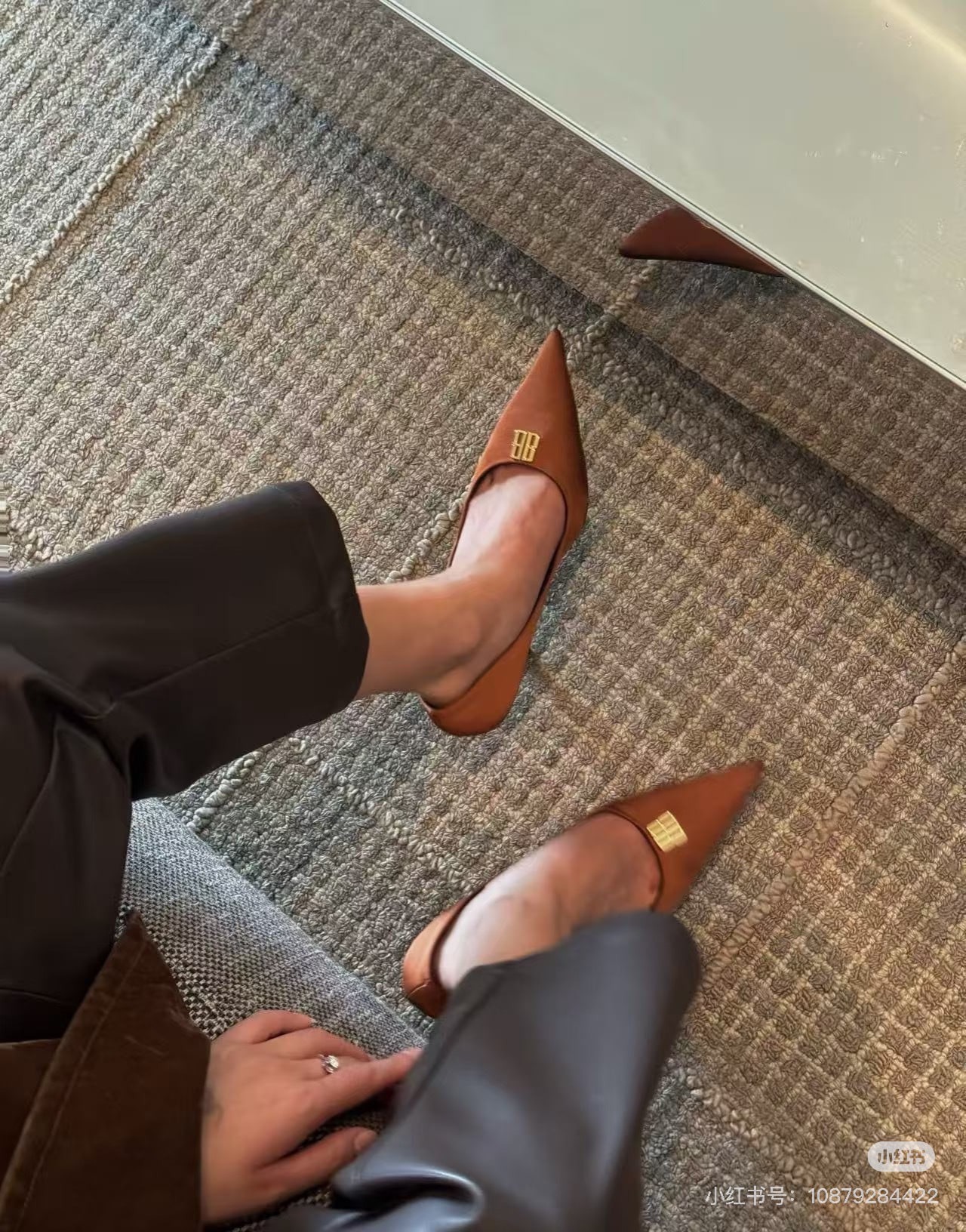 발렌시아가 시그니처 버클 힐