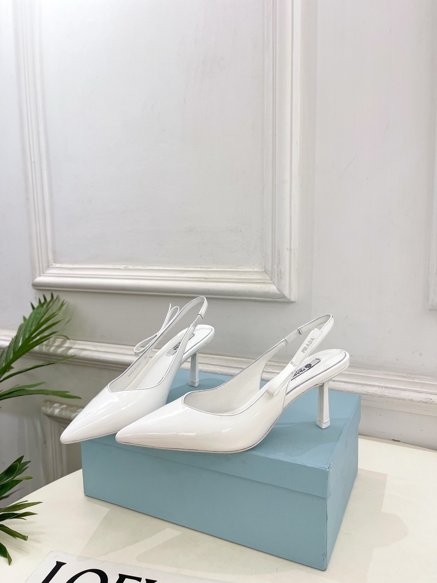프라다 신상 스틸레토 통굽 샌들