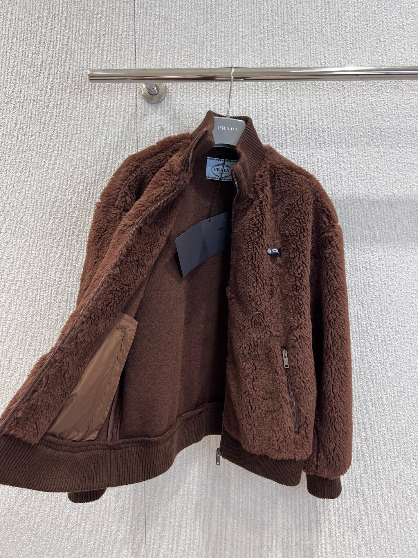 프라다 25 신상 테디 이펙트 봄버 재킷