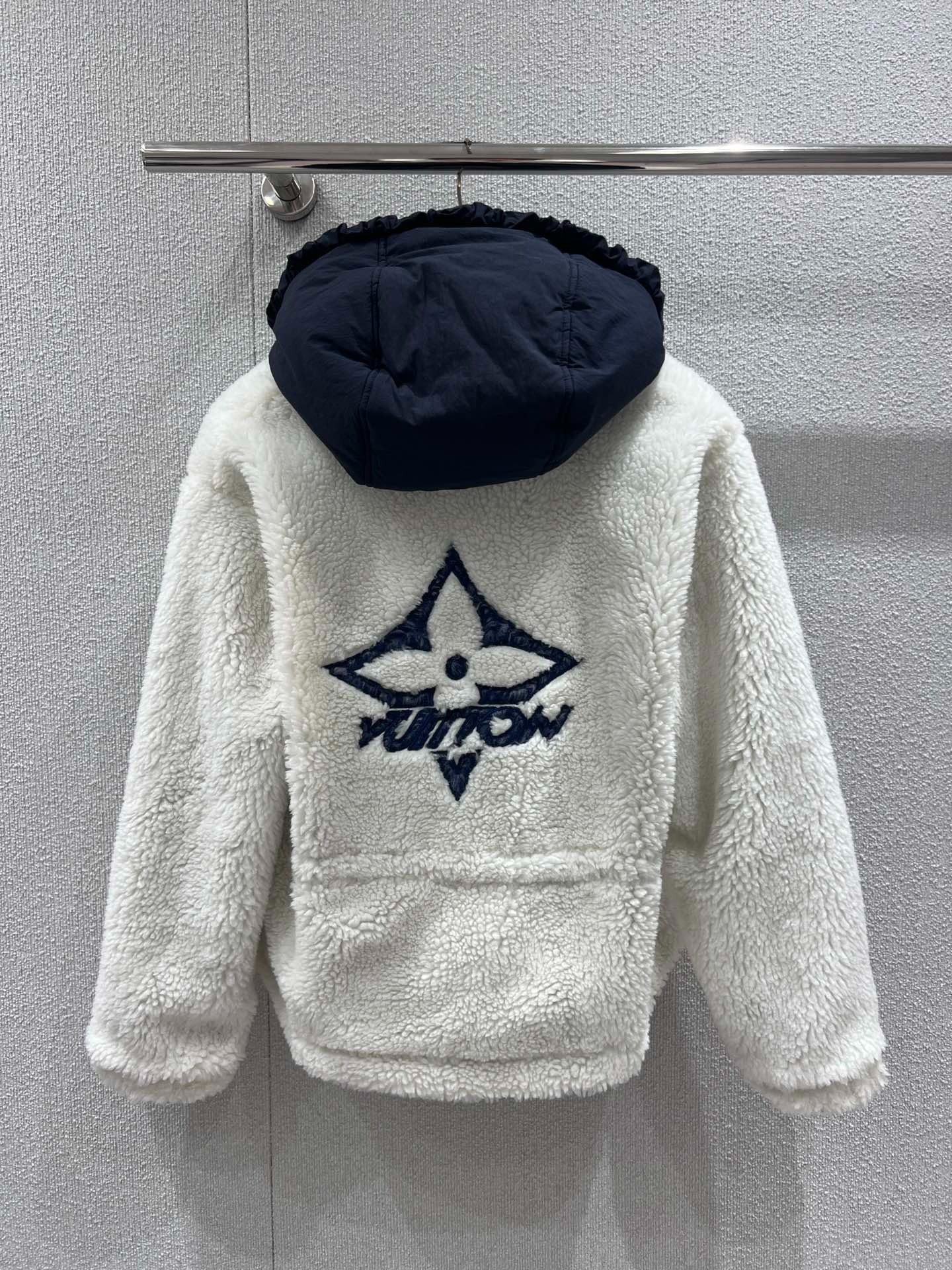 루이비통 푸들 후드 점퍼