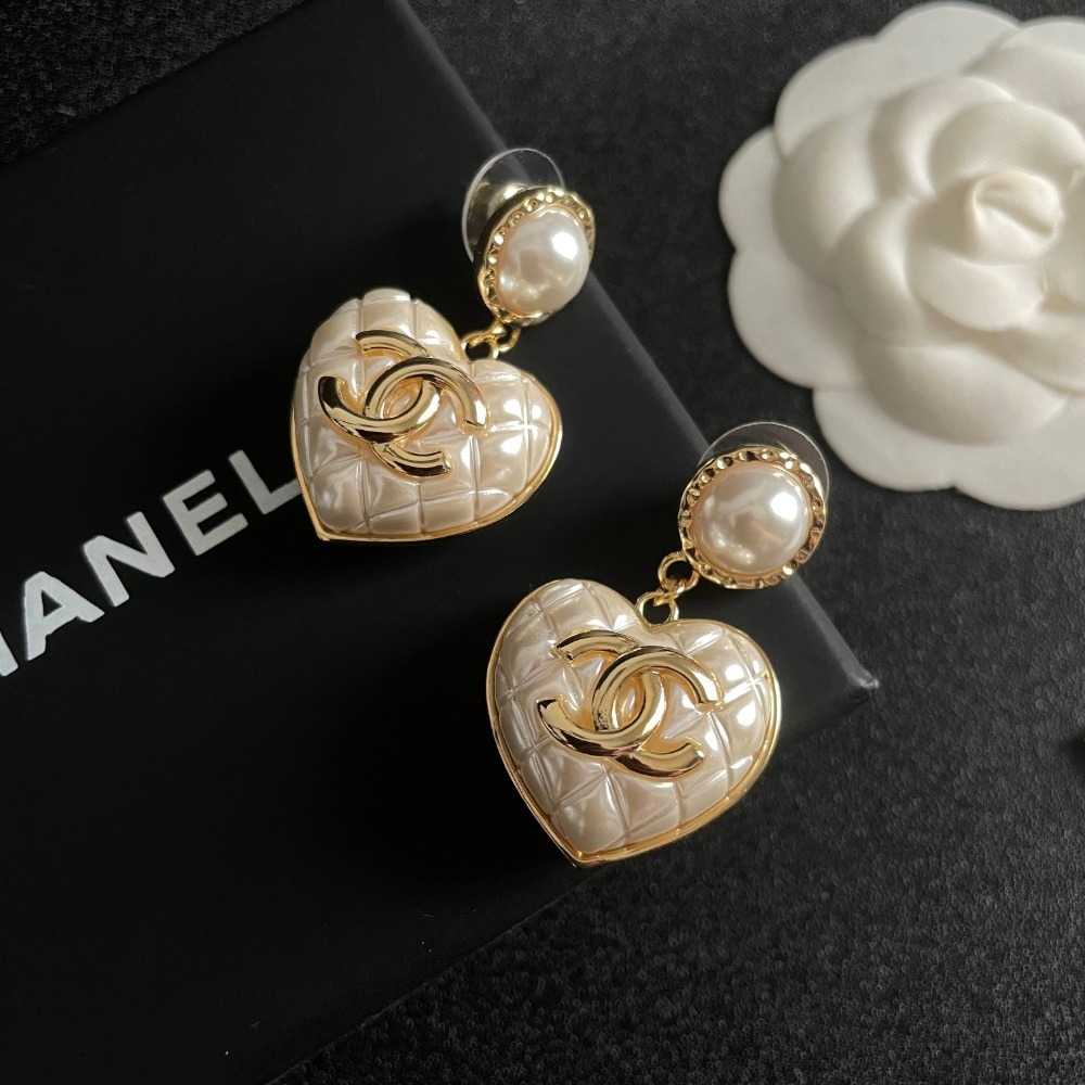 샤넬 CC 로고 진주 하트 귀걸이 이어링 