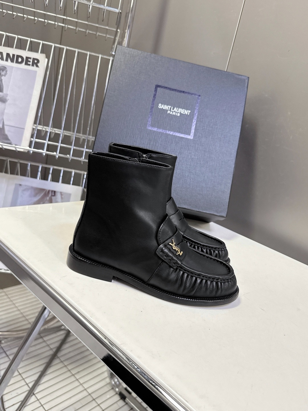 입생로랑 신상 앵클부츠