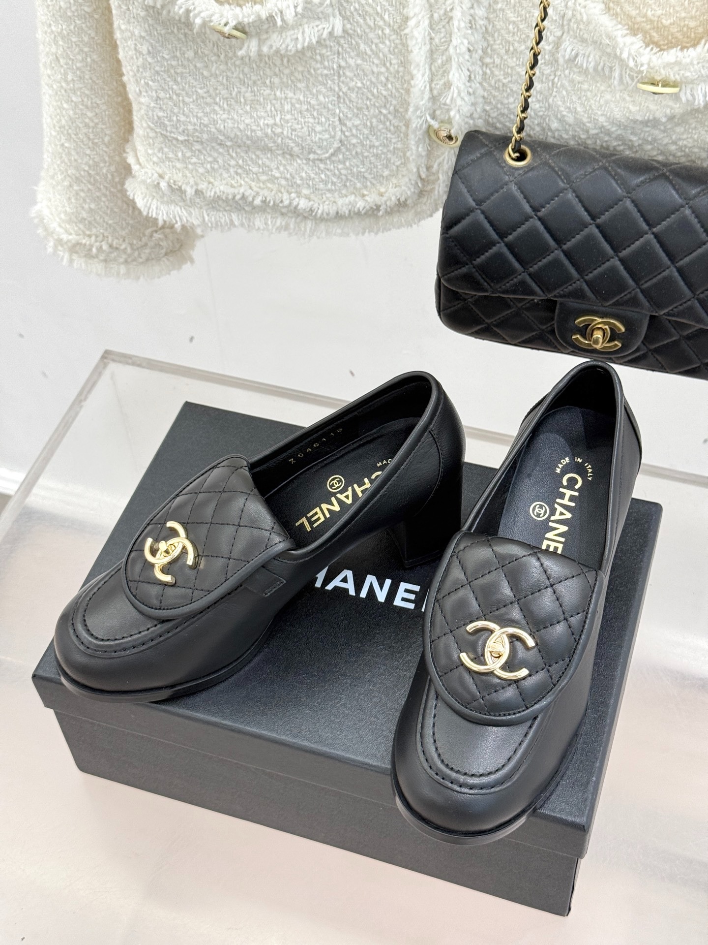 샤넬 클래식 더블C 힐 로퍼