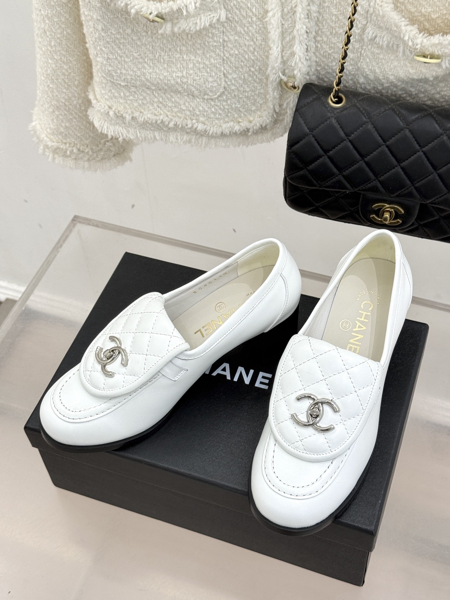 샤넬 클래식 더블C 힐 로퍼