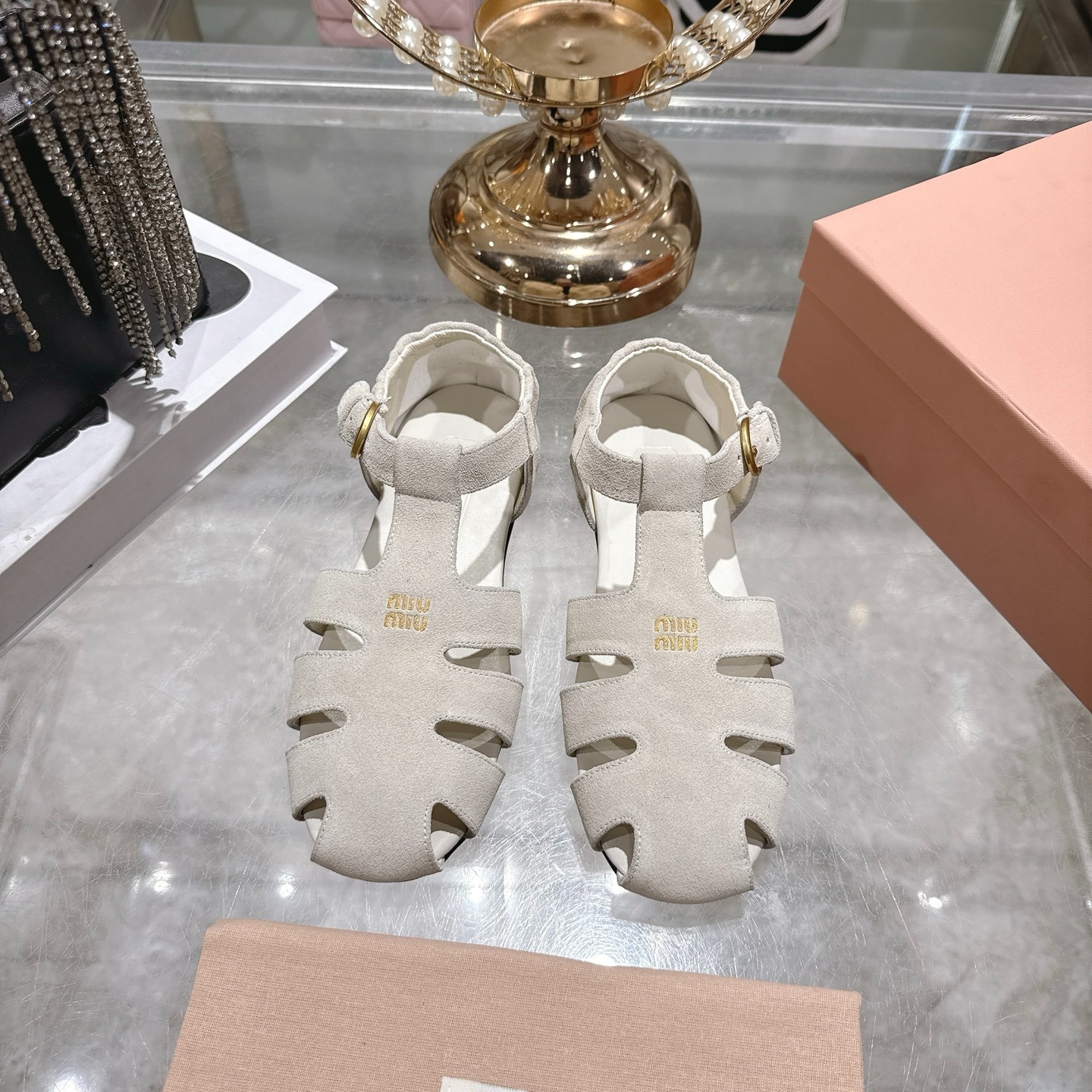 미우미우 26 신상 일자 스트랩 플랫 샌들