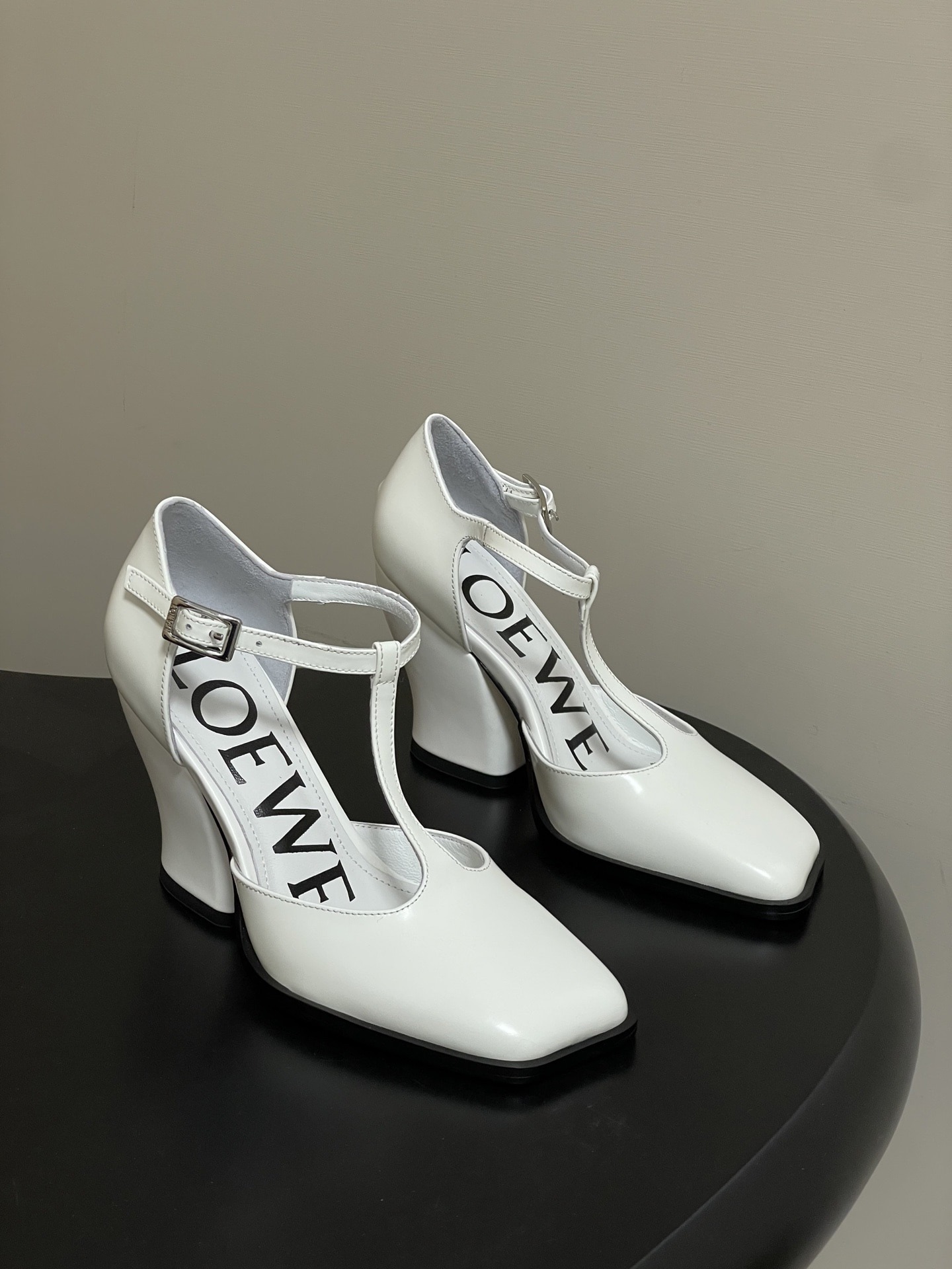 로에베 26Fw 신상 빈티지 스퀘어 웨지힐