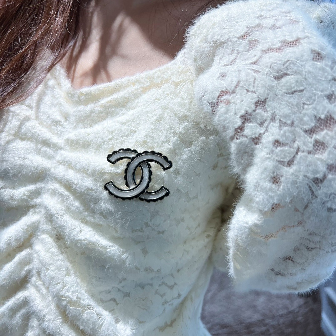 샤넬넬 더블c 브로치