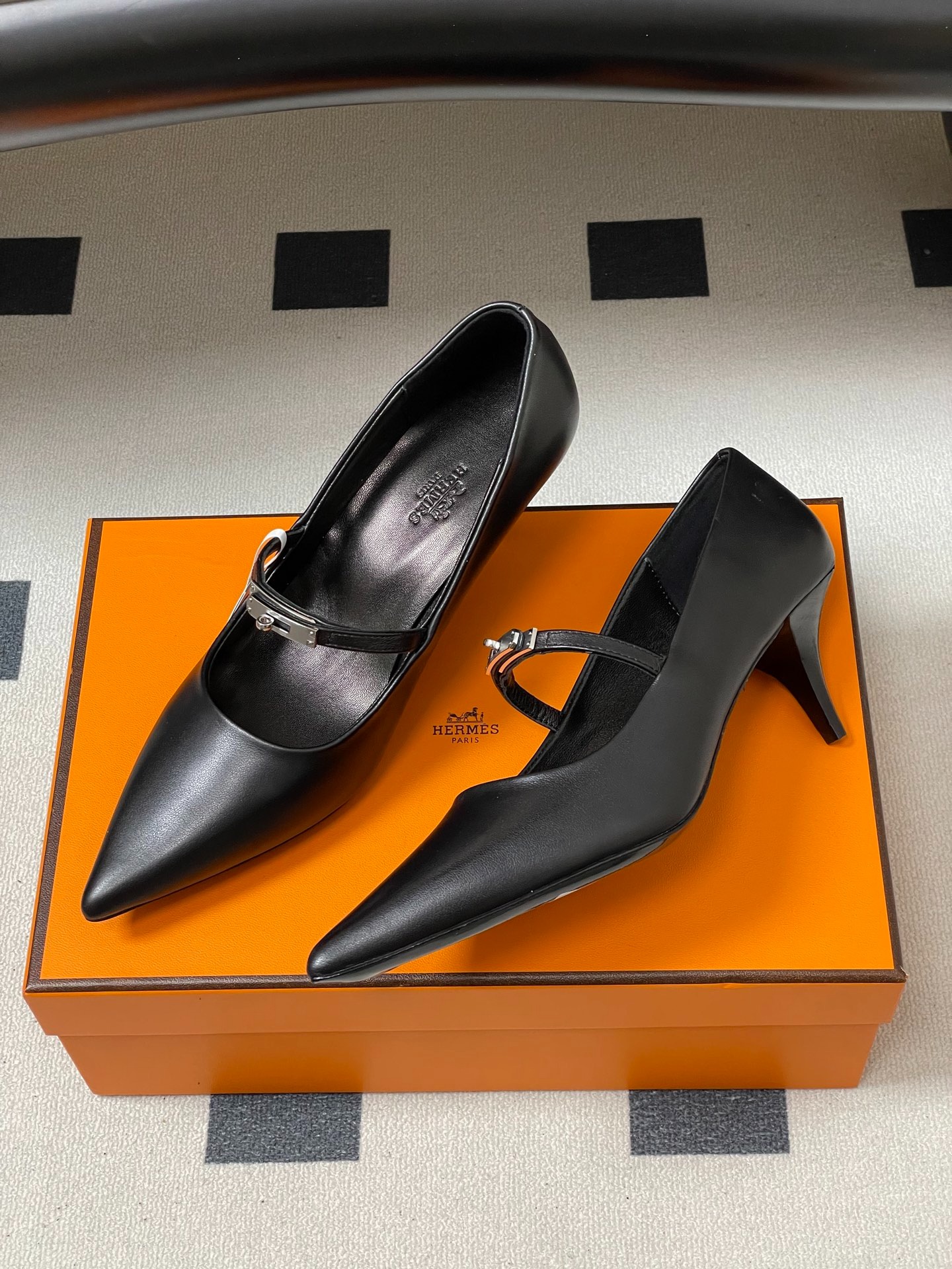 에르메스 26s 봄여름 신상 메리제인 펌프스 힐