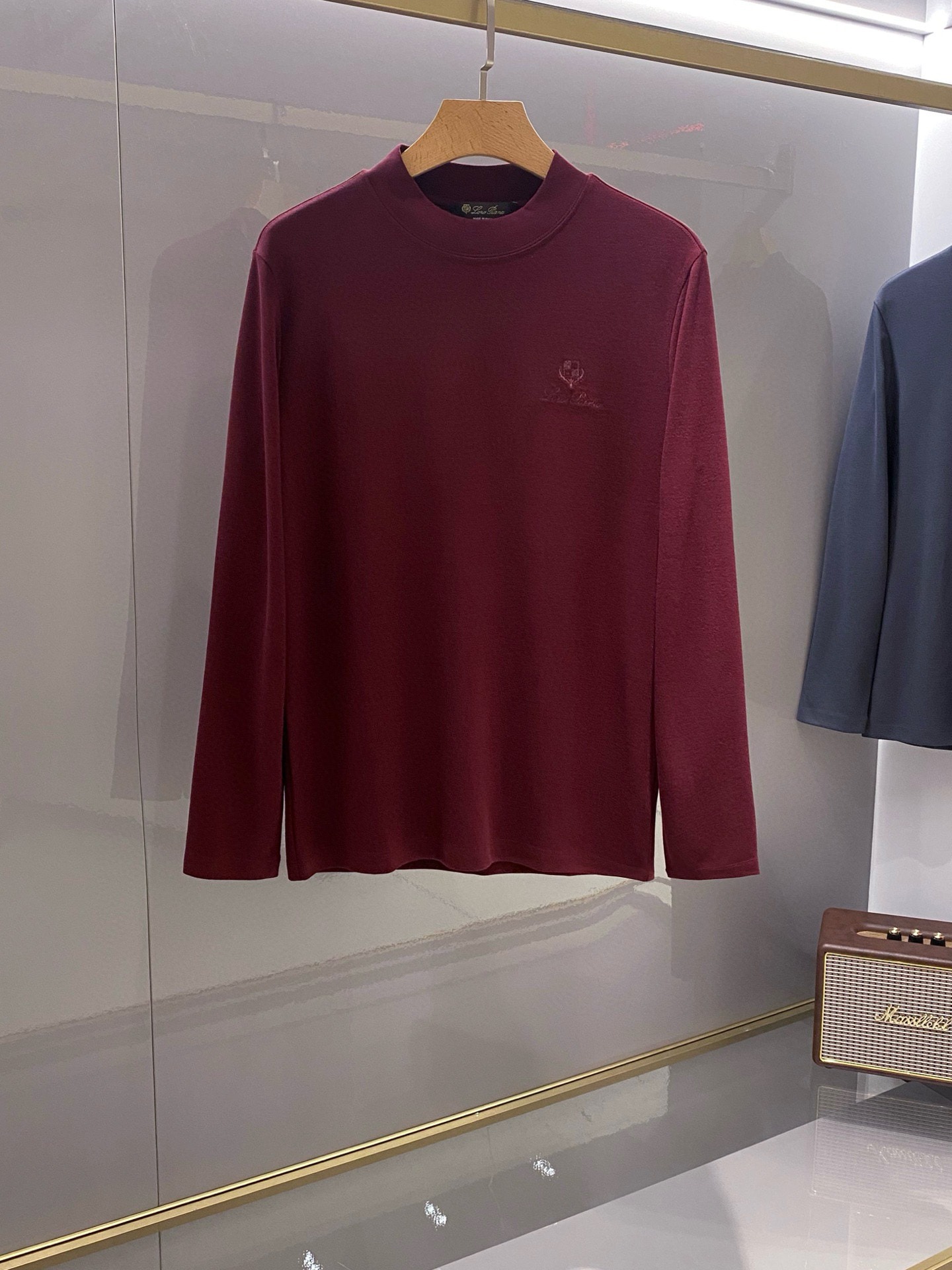 로로피아나 라운드넥 긴팔 이너웨어