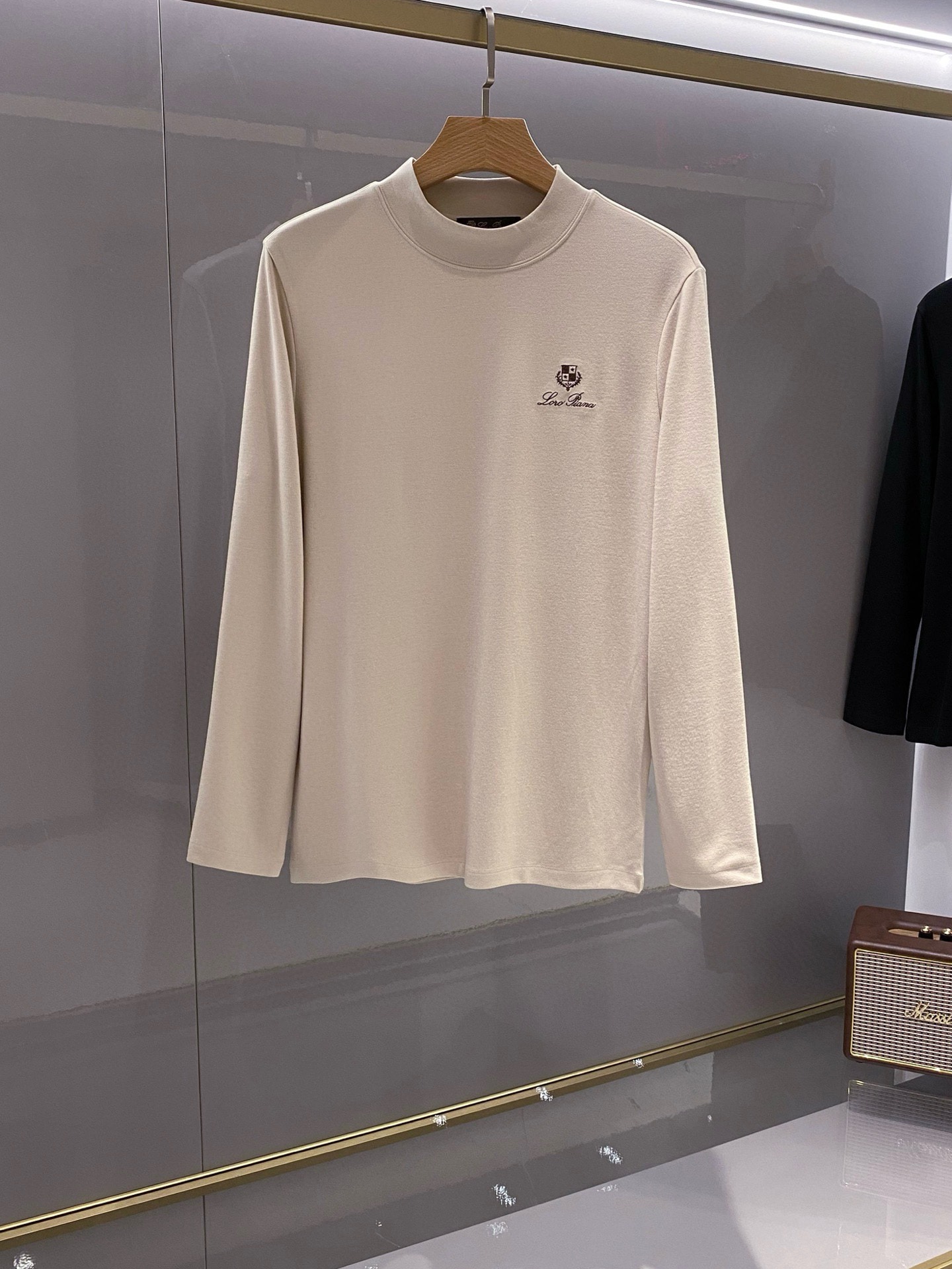 로로피아나 라운드넥 긴팔 이너웨어