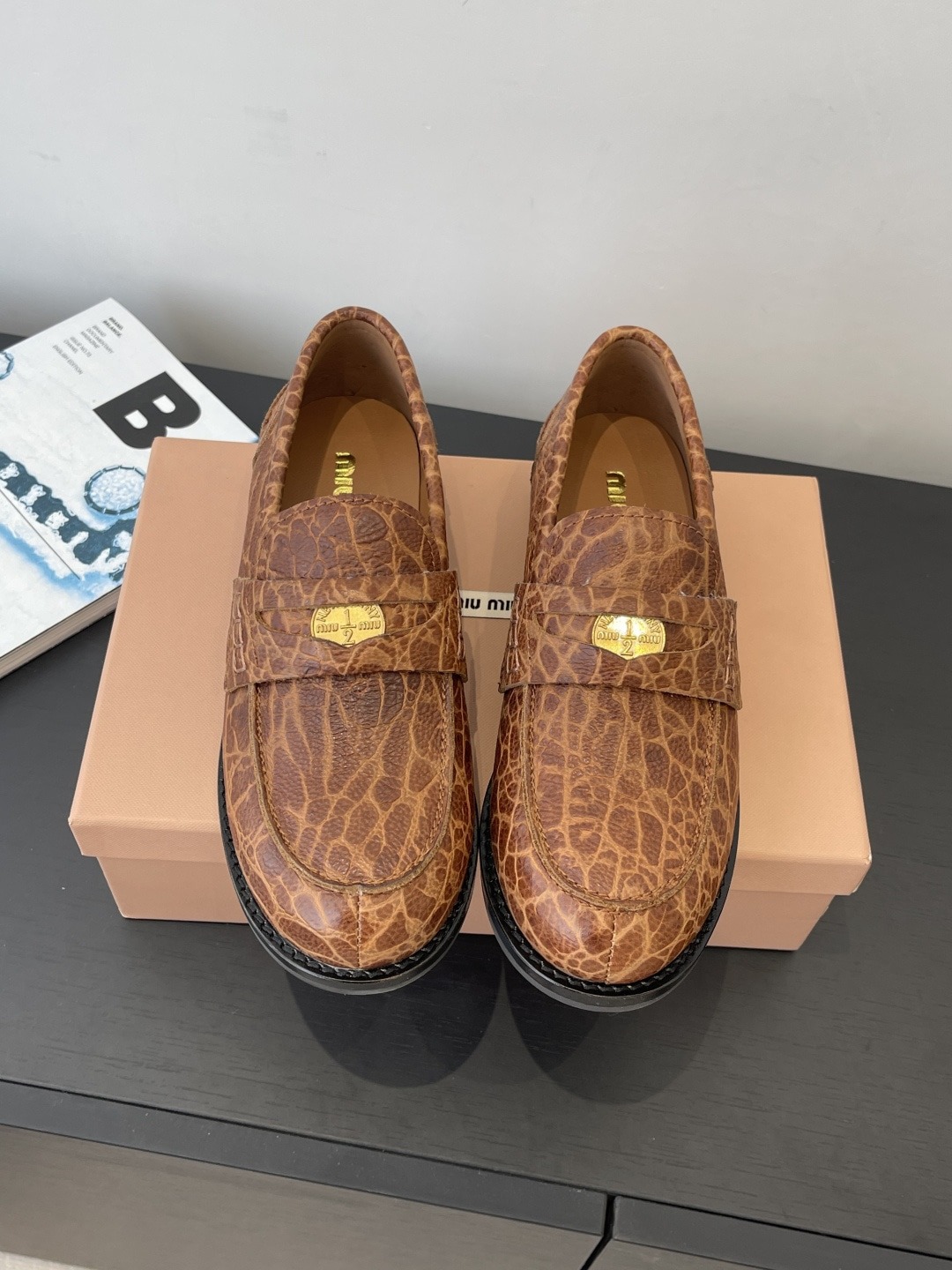 미우미우 26ss 신상 럭키 로퍼