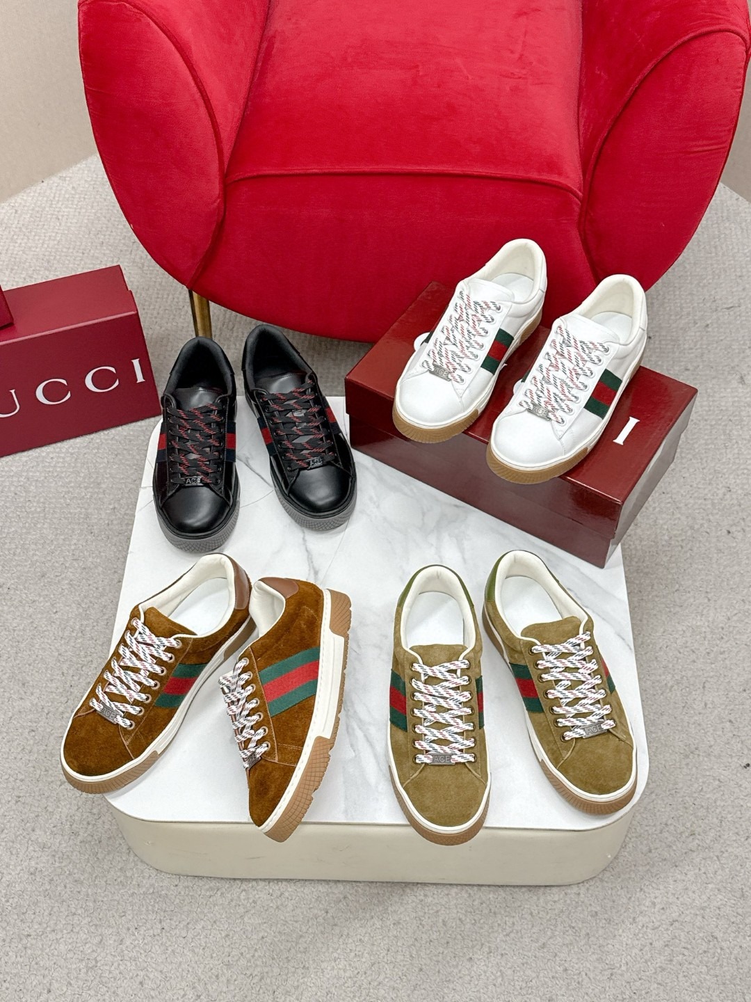 구찌 ACE 로우탑 가죽 스니커즈