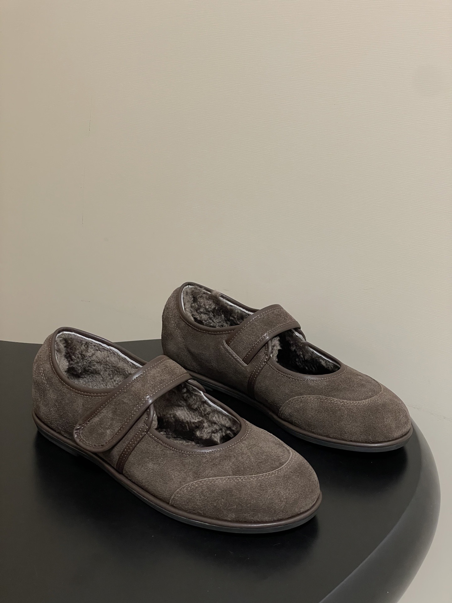 더로우 25ss 신상 플랫슈즈 퍼 워커