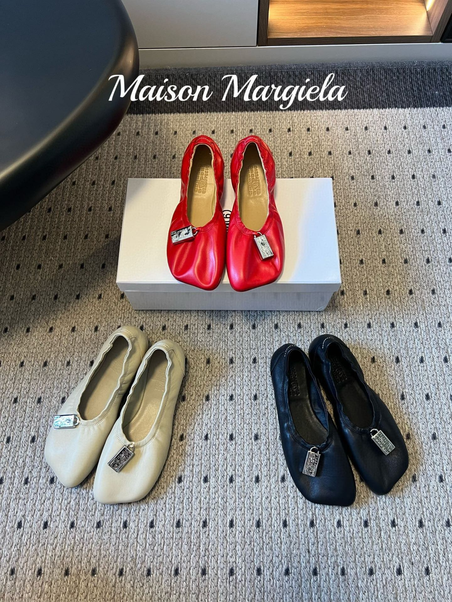 메종마르지엘라 26ss 메탈 발레 플랫