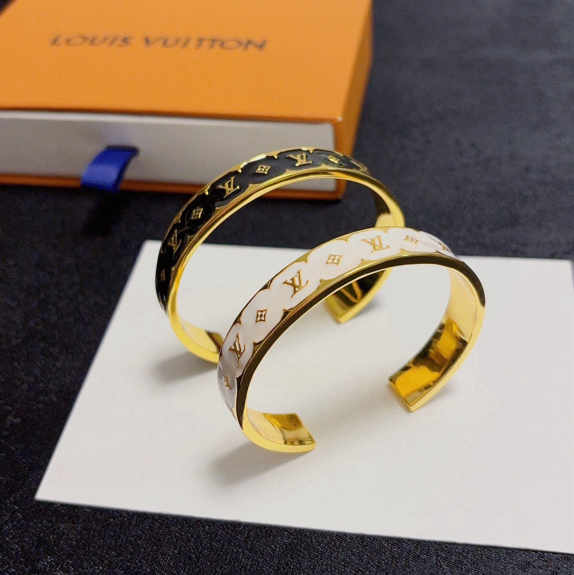 루이비통 레터링 컬러프린팅 셋팅 로고 팔찌